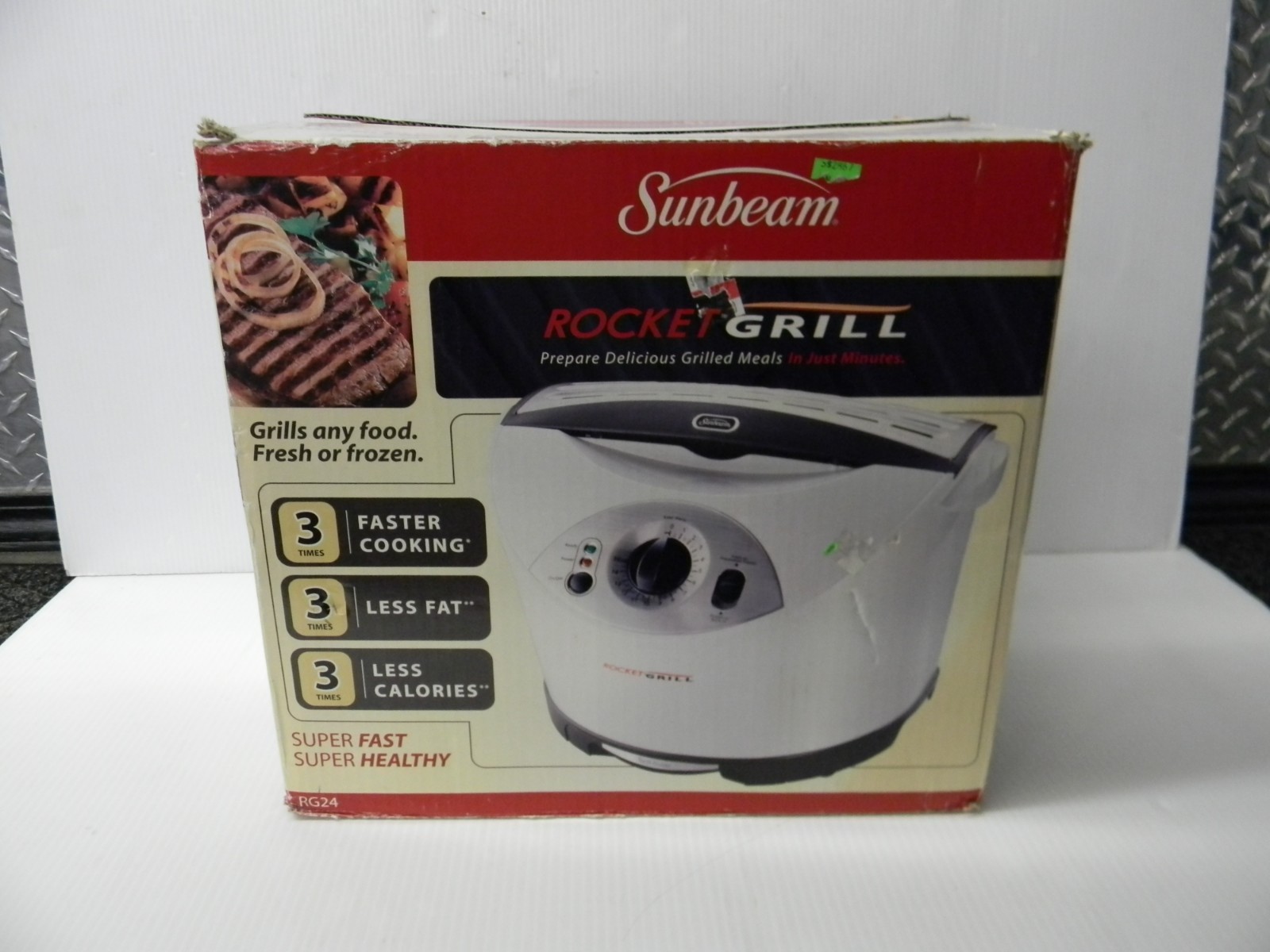 Sunbeam Rocket Grill Model RG24 “Grill Fresh Or Frozen Food In Minutes” White