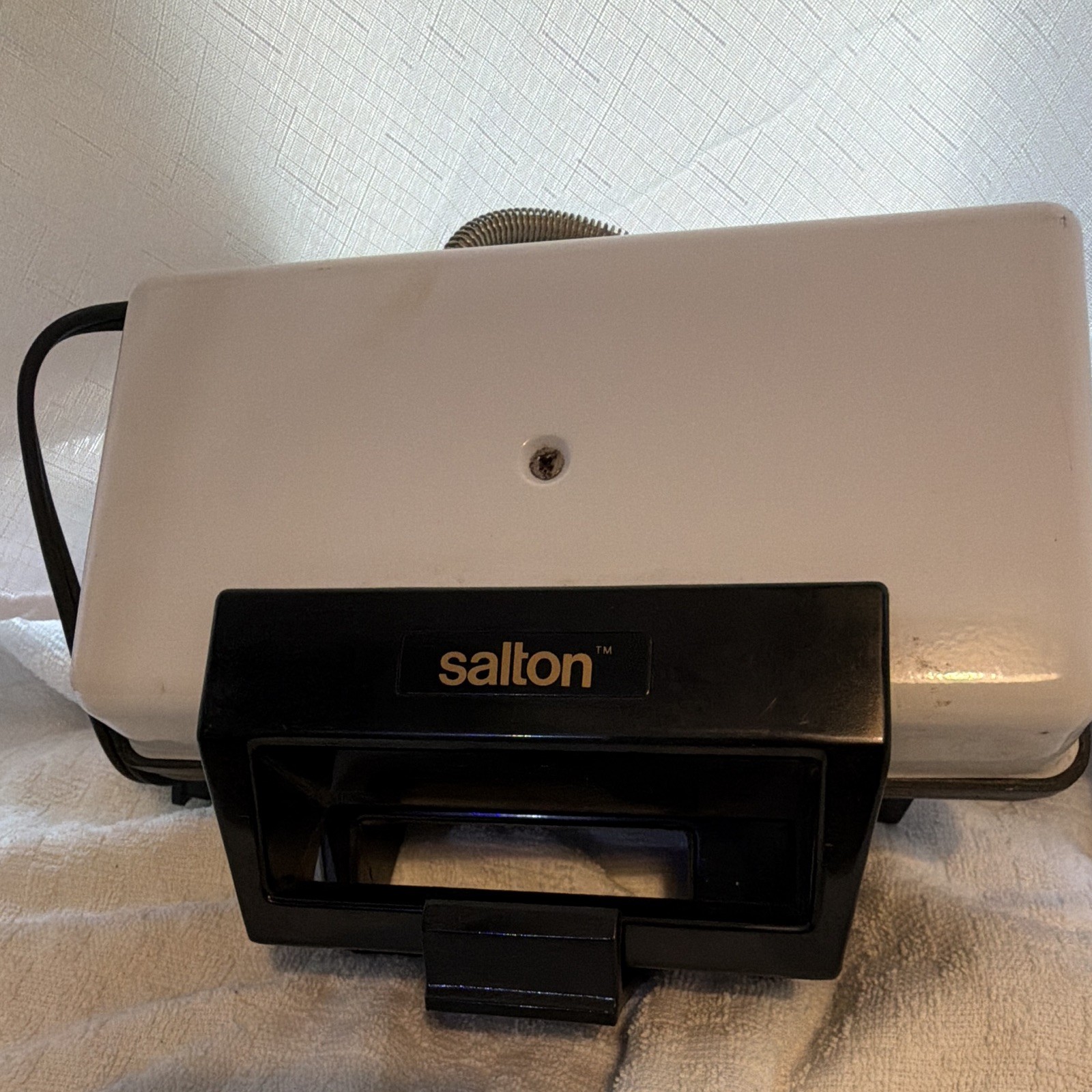 Salton Electric Sandwich Toaster Non-Stick Plates White/Black 120V