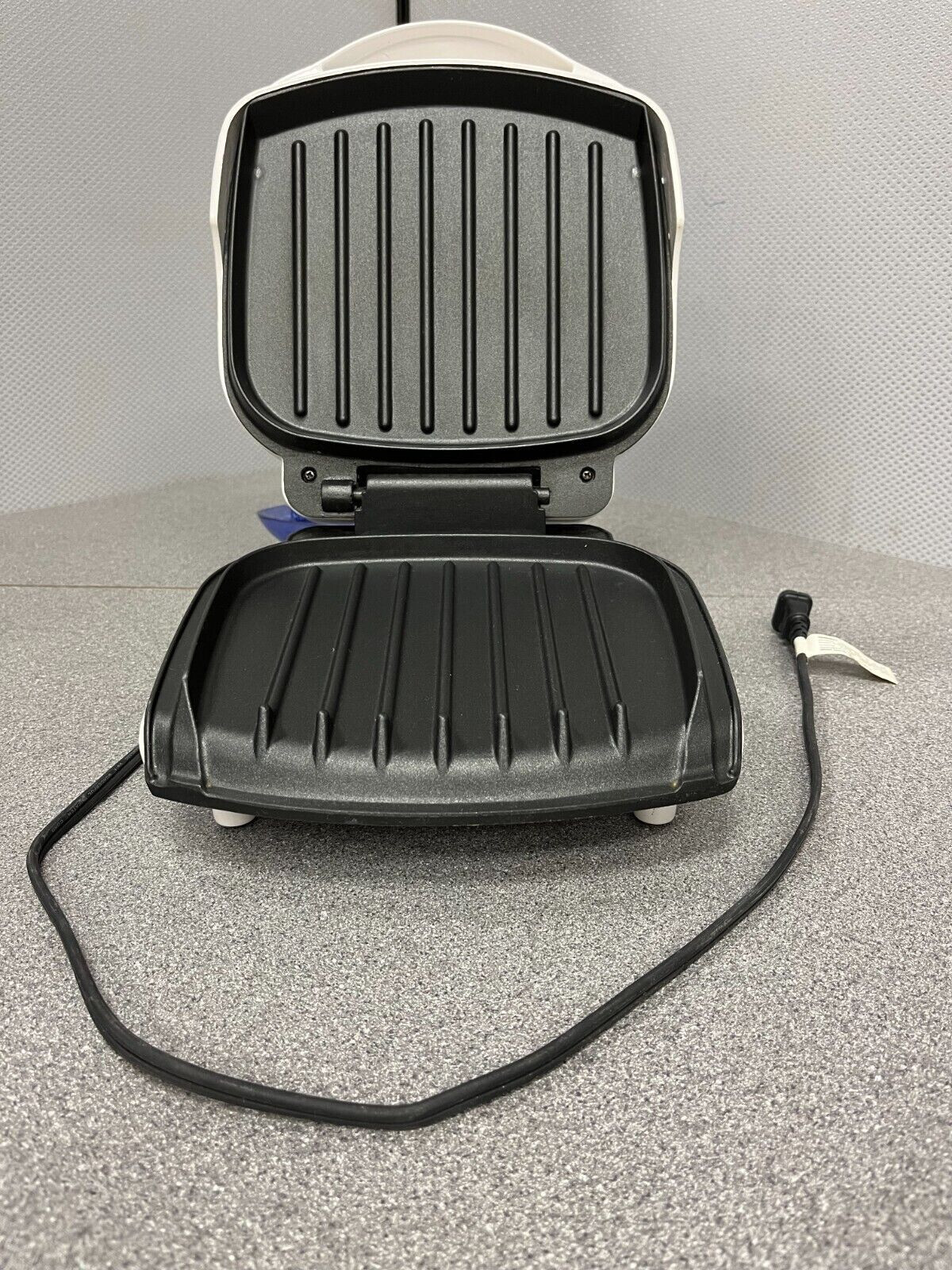 George Foreman Lean Mean Fat Grilling Machine GR10 ABW Indoor Grill w/Bun Warmer