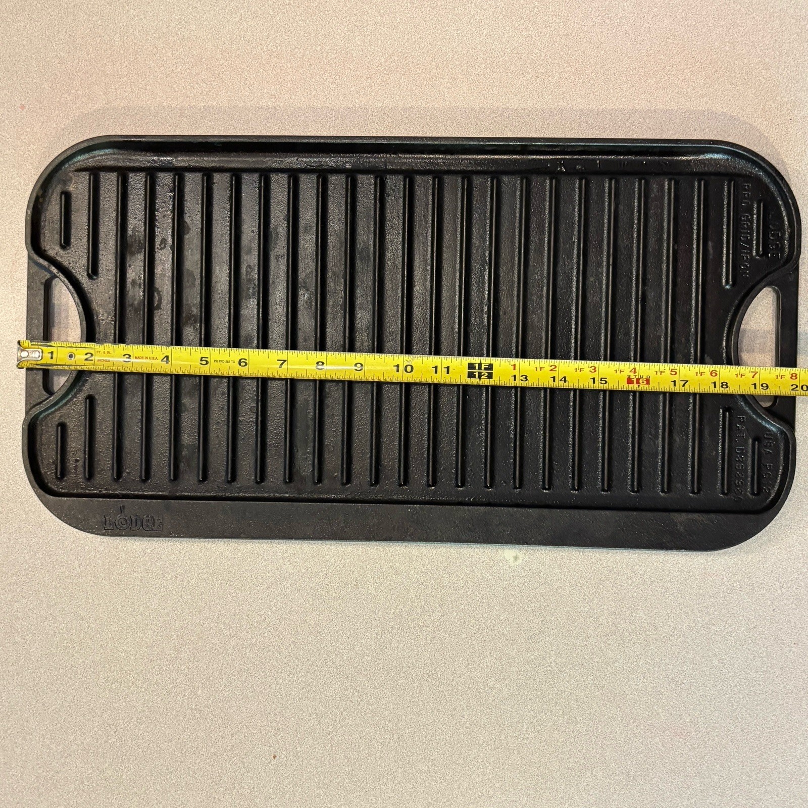 Lodge Pro-Grid Grill Griddle Cast Iron Reversible Combo PG12 USA 20×10