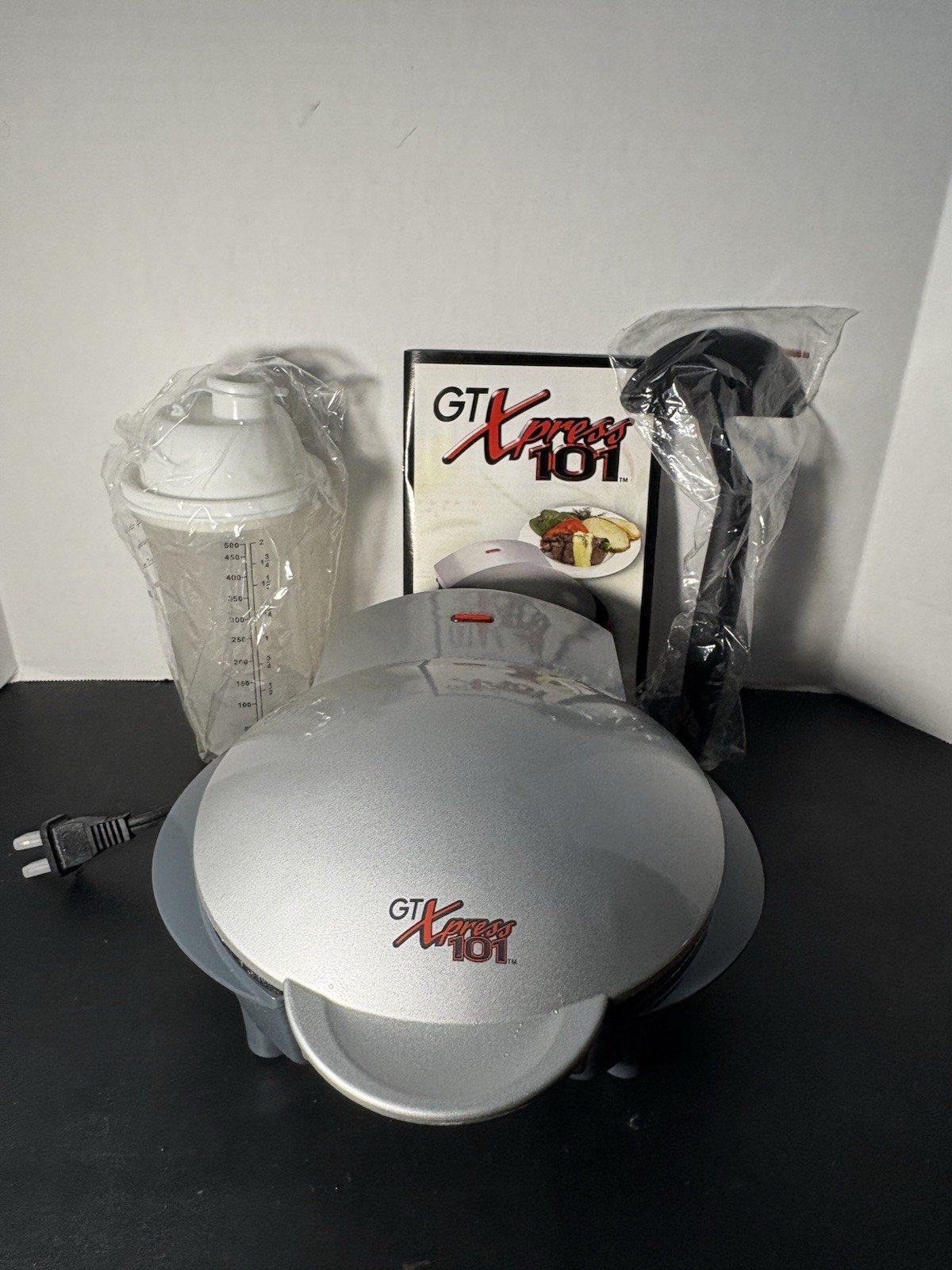 GT Xpress 101 Electric Sandwich Maker Omelet Maker W/ Accessories