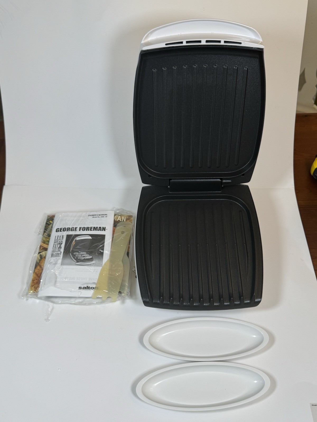 Salton Sealed Inside George Foreman Grill Family Size Extra Large GR26CB