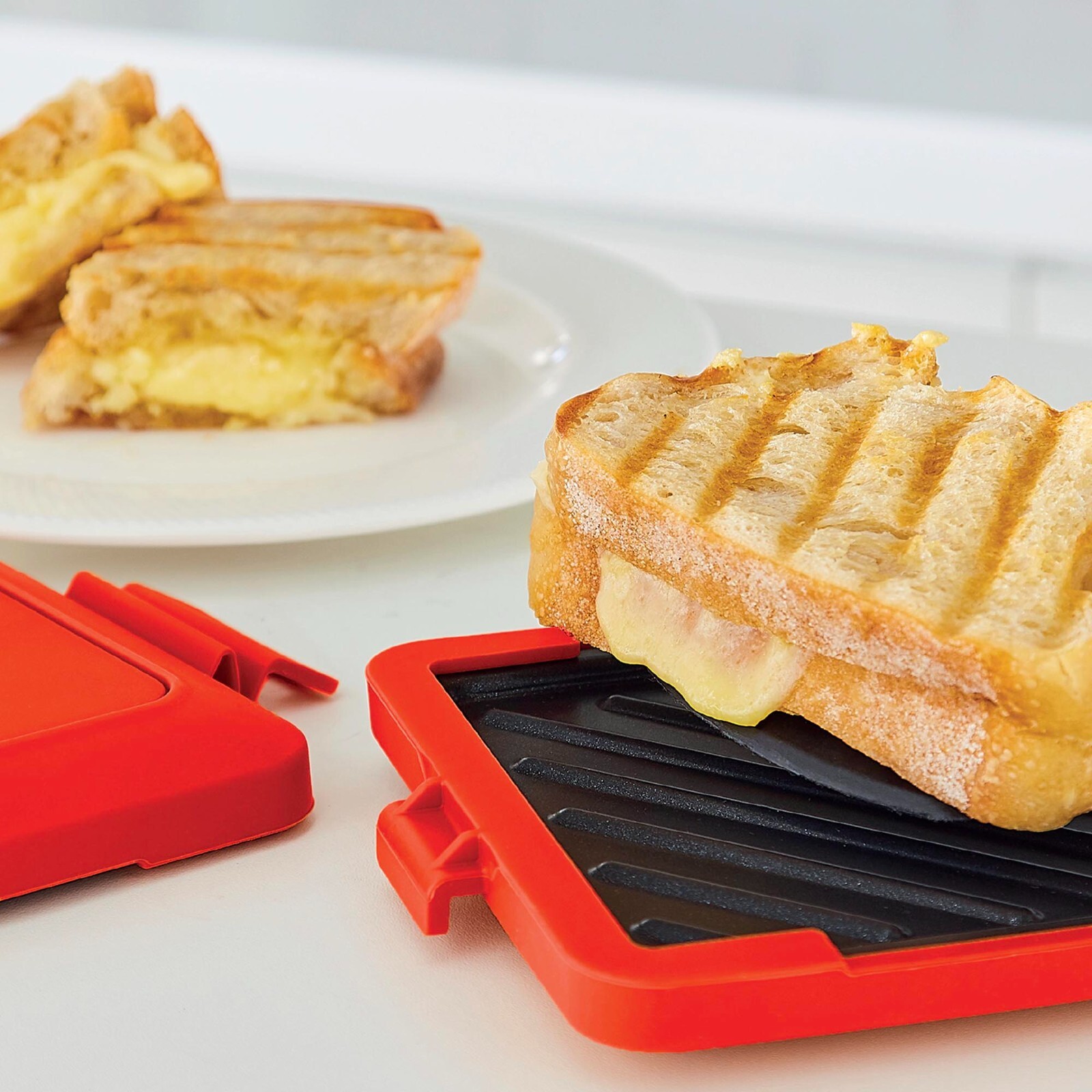 Eezee’s Muncheez Microwave Toastie Maker: Quick & Easy Snacks