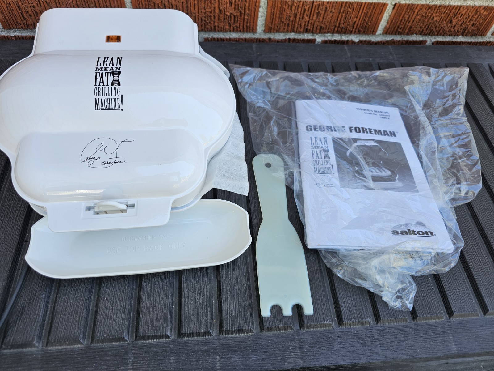 GEORGE FOREMAN Original Lean Mean Fat Grilling Machine Model GR8WHT Small NEW
