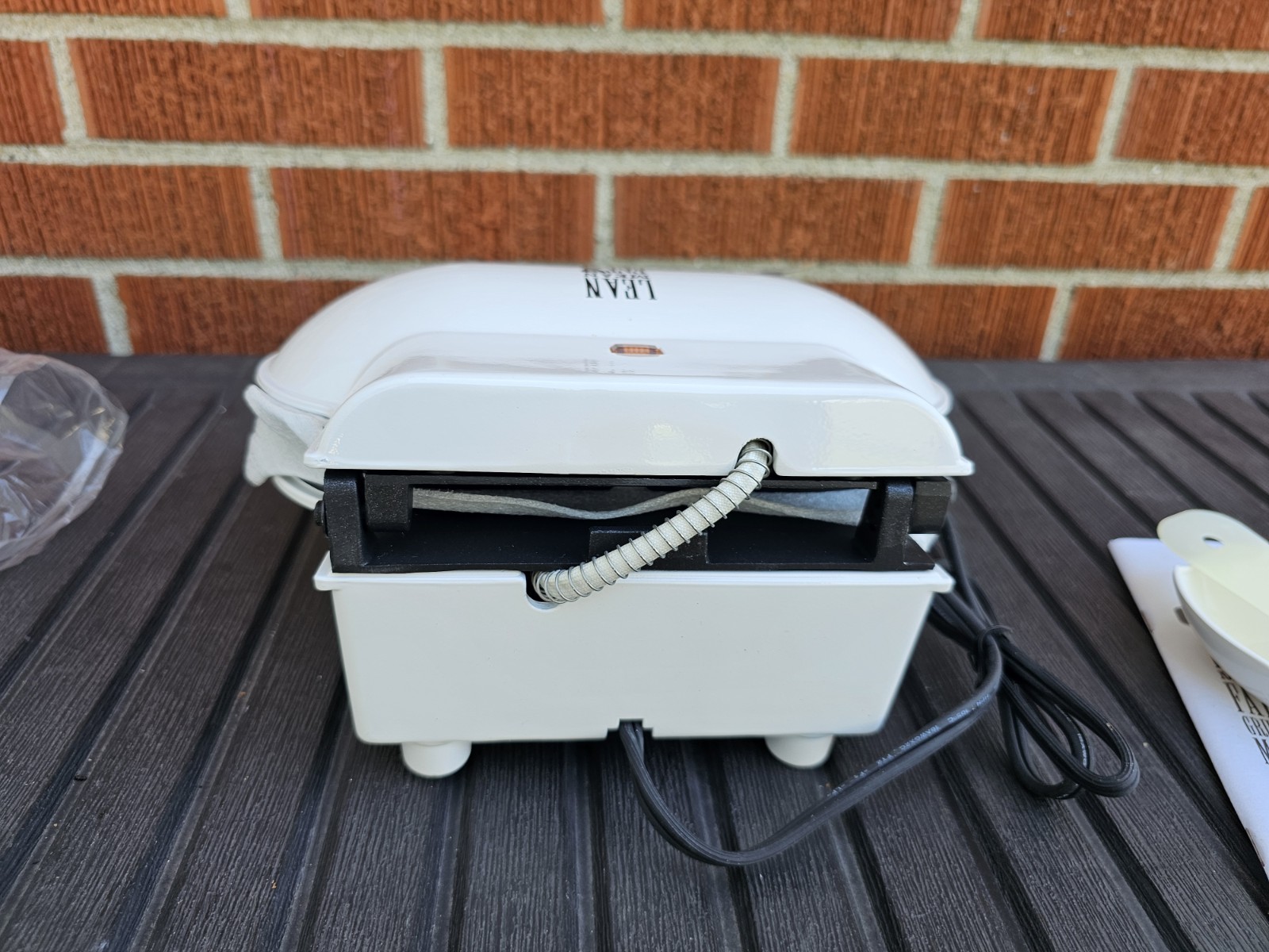 GEORGE FOREMAN Original Lean Mean Fat Grilling Machine Model GR8WHT Small NEW