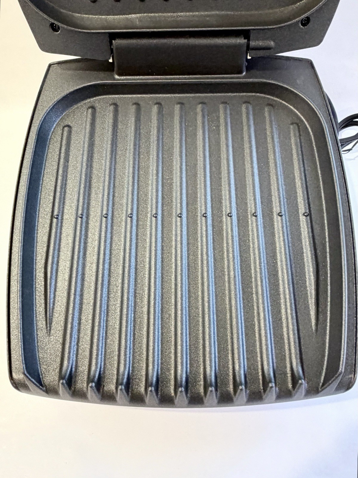 George Foreman lean mean fat grilling machine GR26CB READ – Broken Handle-CLEAN