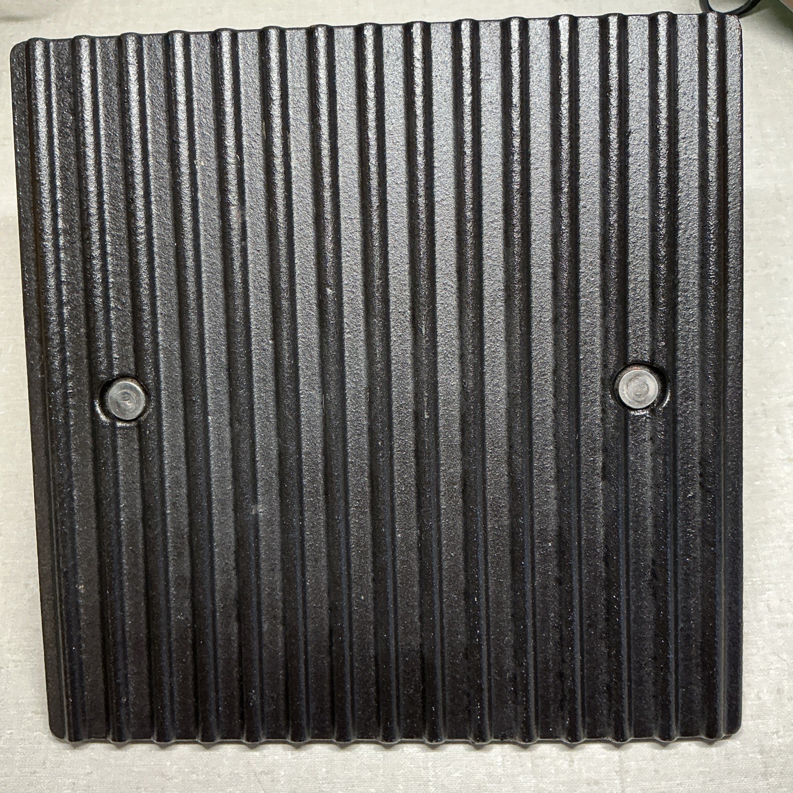 Pampered Chef Grill Press #2875 – Cast Iron Heavy-Duty Press, Even Searing