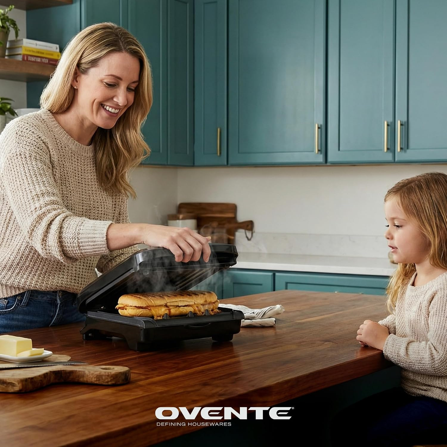 2-Serving Electric Indoor Grill & Panini Press, Black GP222B | 750W Non-Stick Pl