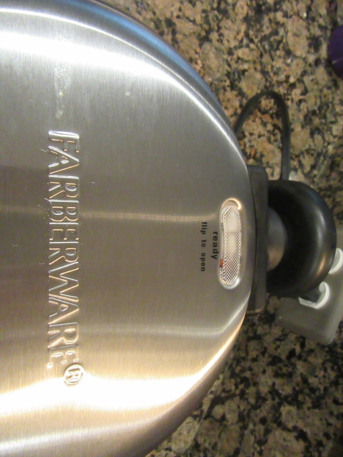 Farberware Belgian Flip Waffle Maker in Great Working Shape See Video