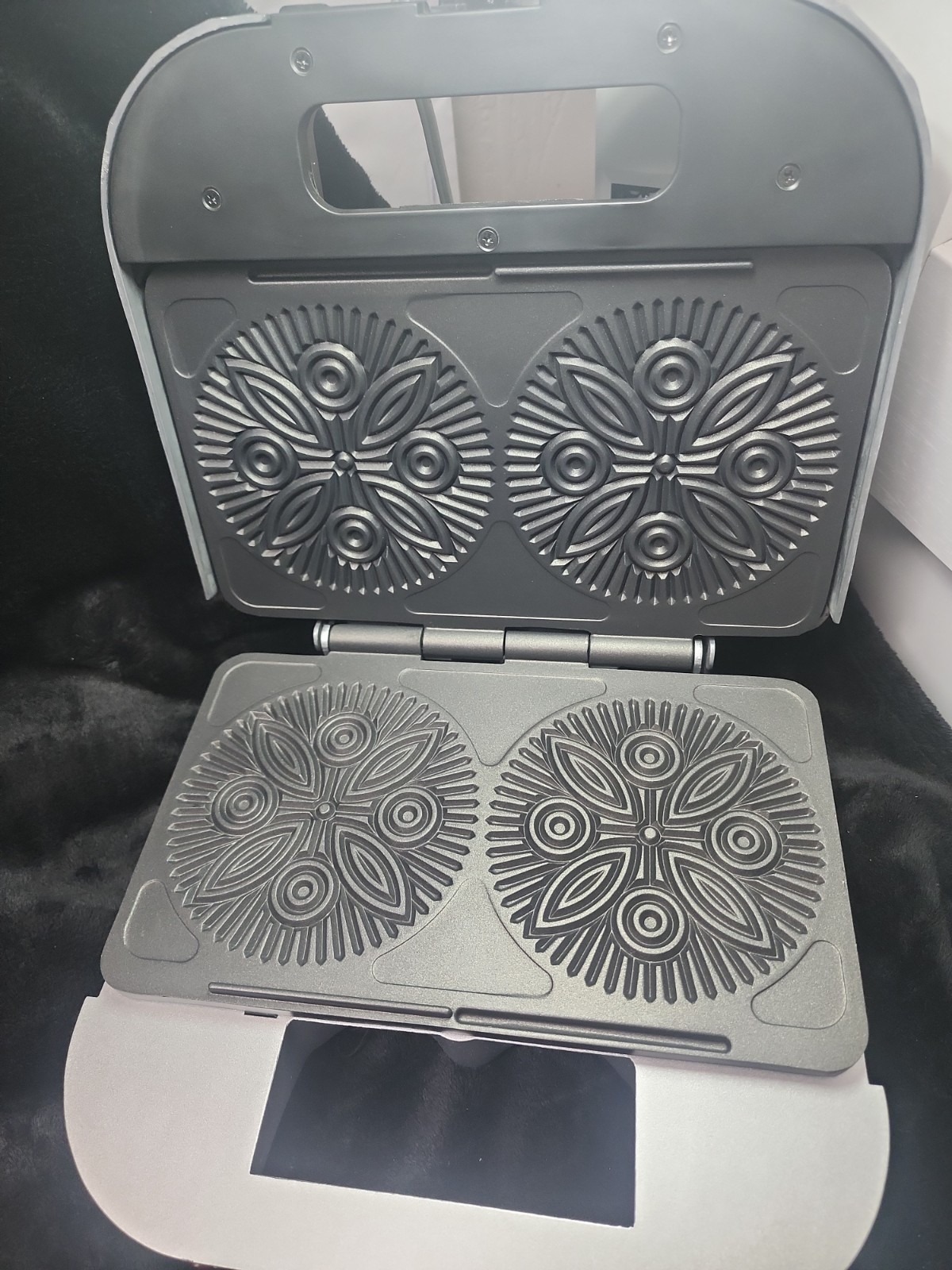 VillaWare Uno Pizzelle Baker Model 2060 Italian Cookie Maker Non-Stick Clean