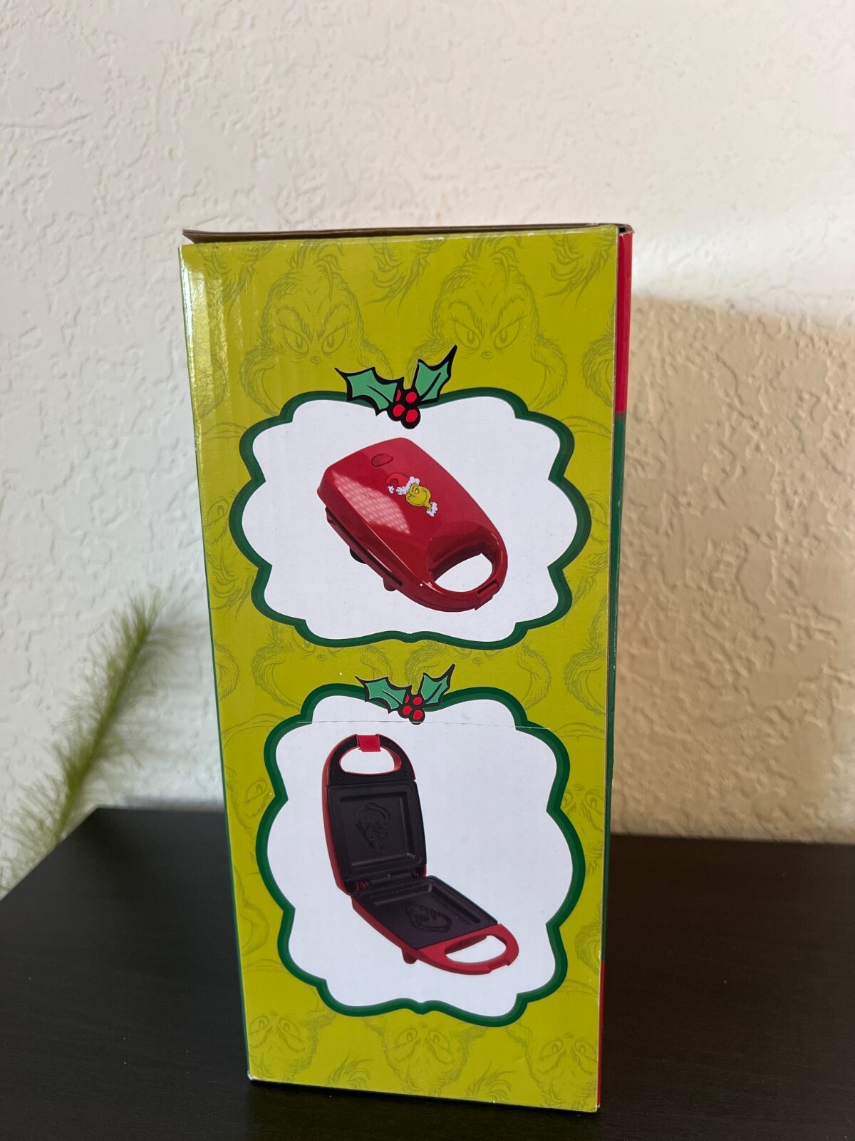 Dr.Seuss Christmas THE GRINCH Grilled Cheese Sandwich Panini Makers Red NEW +BOX