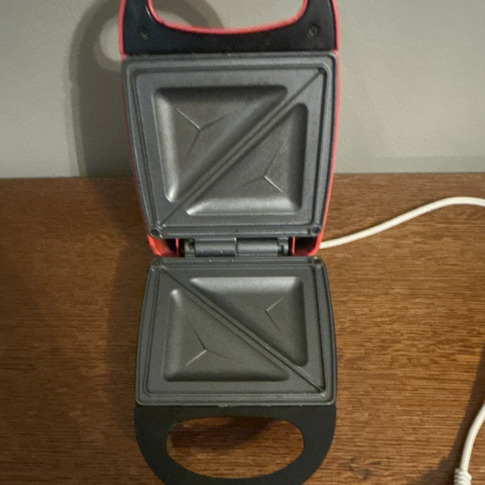 MyMini KSMNWP-2D 520W Red/Black Electric Sandwich Maker w/ Indicator Light