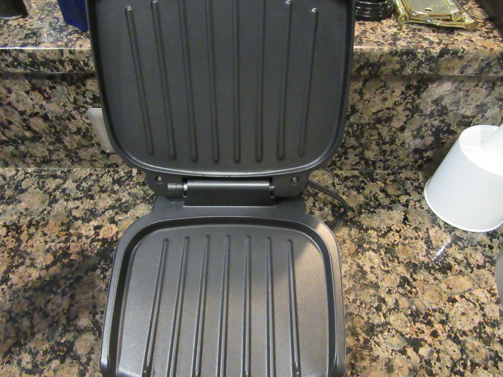 Super Clean George Foreman GR10B 2 Serving Grill Lean Mean Machine! See Video