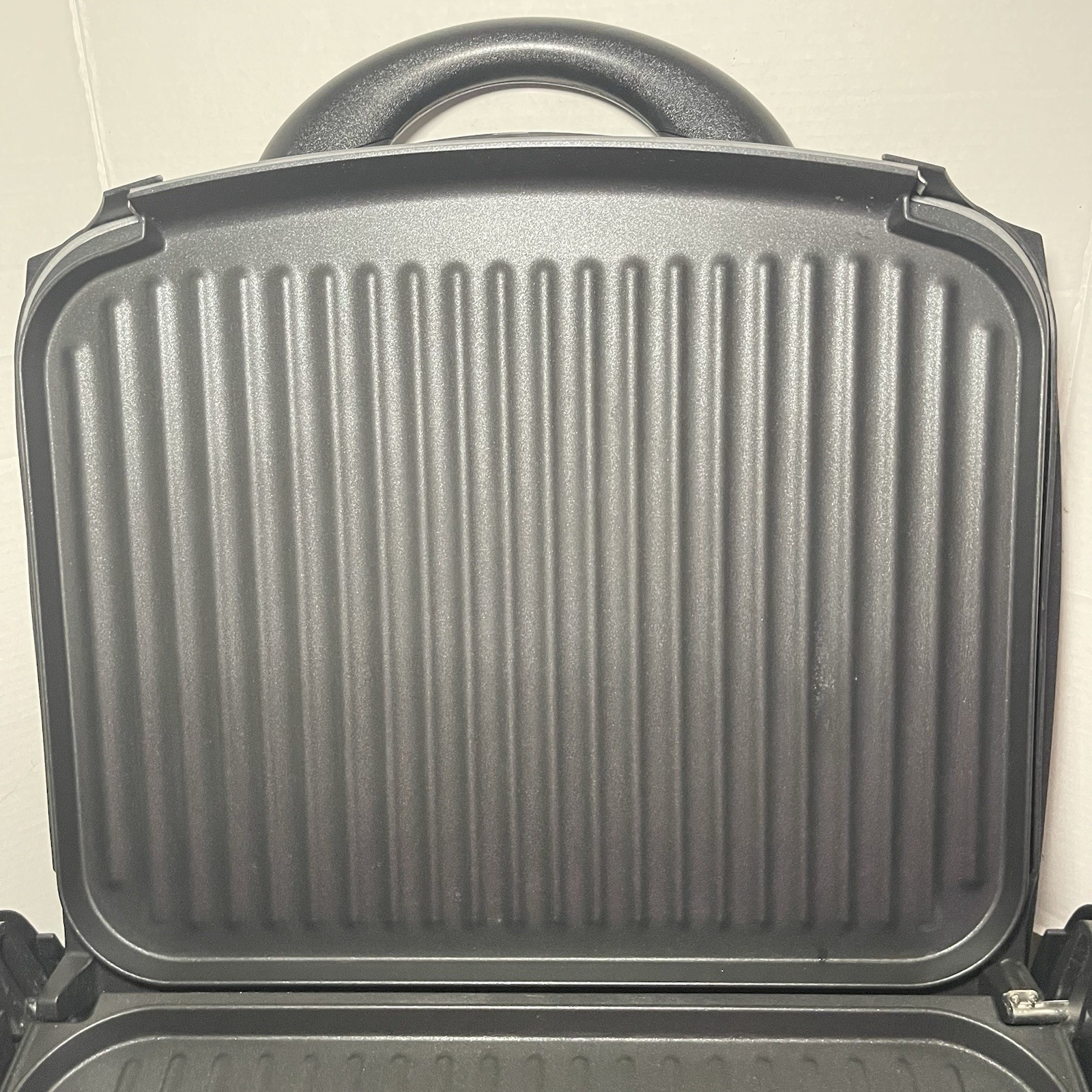 George Foreman Double Champion Indoor Outdoor Electric Grill Press Model GGR62