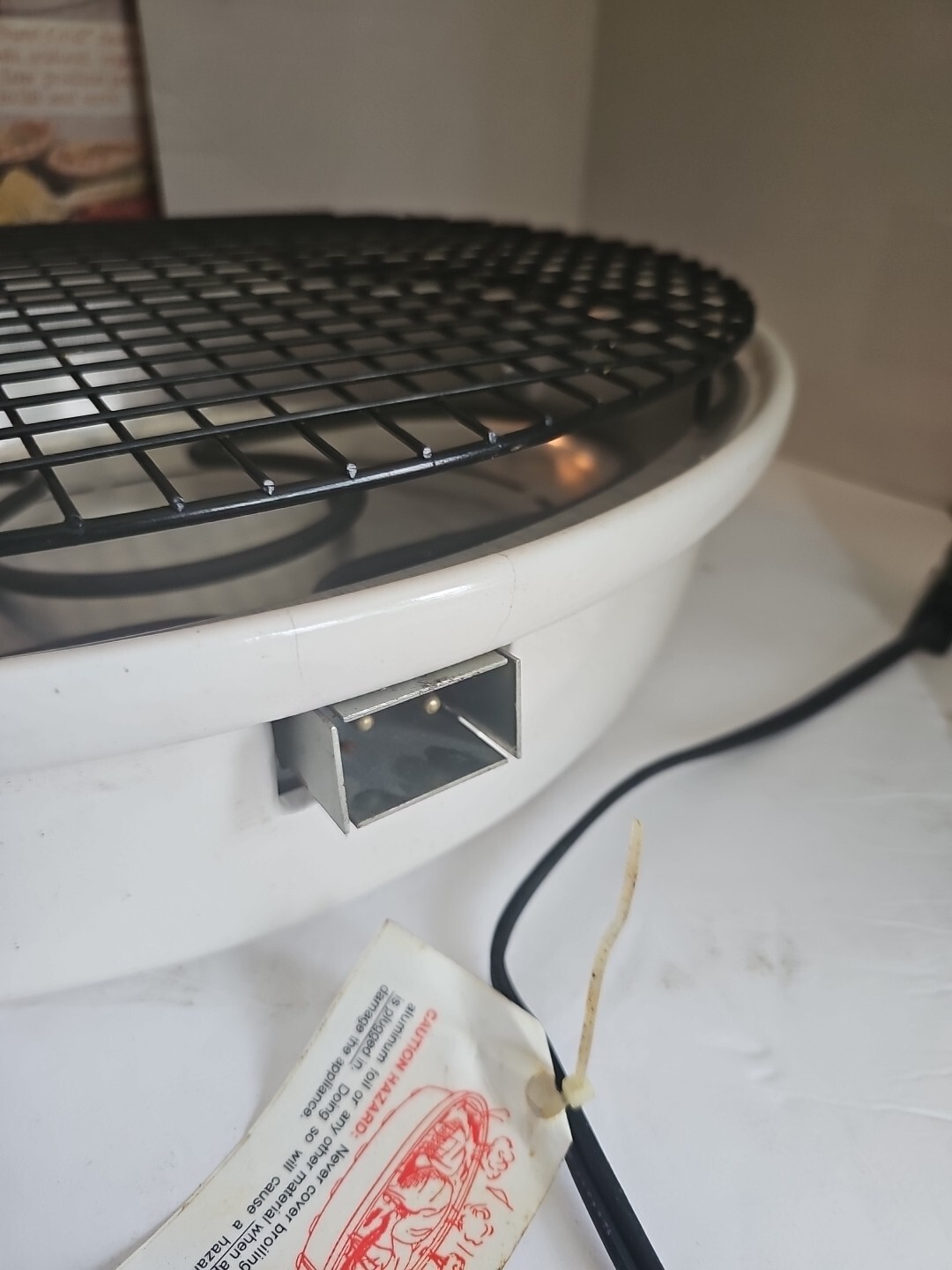 Dazey Electric Indoor Bar-B-Grill Countertop Smokeless BBQ White TESTED/WORKS