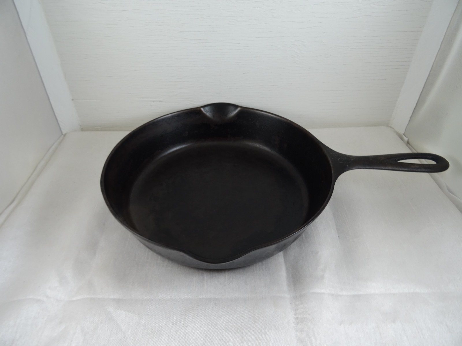 Vintage Griswold #6 Erie U.S.A. Cast Iron Skillet Frying Pan 9.5″