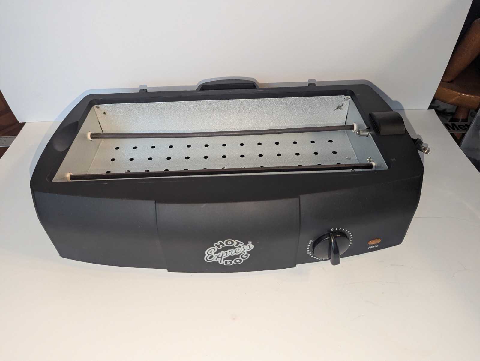 LIKE NEW Hot Dog Express Roller Rotary Grill Cooks Up To 12 Built-in Timer