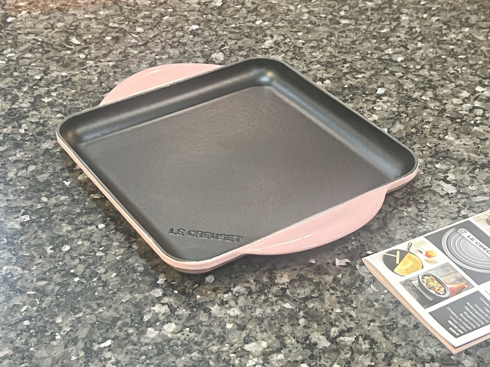 NEW Le Creuset Enameled Cast Iron Skinny Square Griddle Pan 9-1/2″ Chiffon Pink