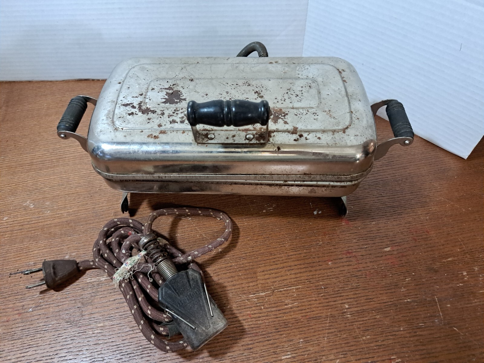 Vintage Electric Sandwich Grill Toaster Wood Handles, Rust, Not Working