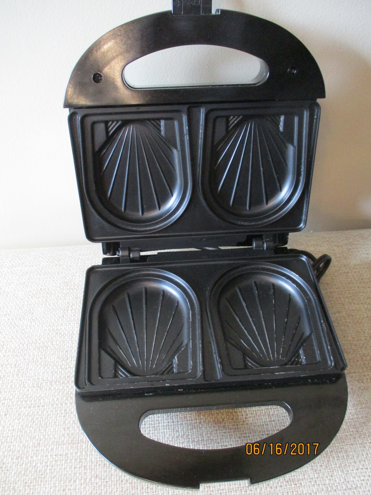 VillaWare Electric Croque Monsieur Sandwich Maker Grill & Seal