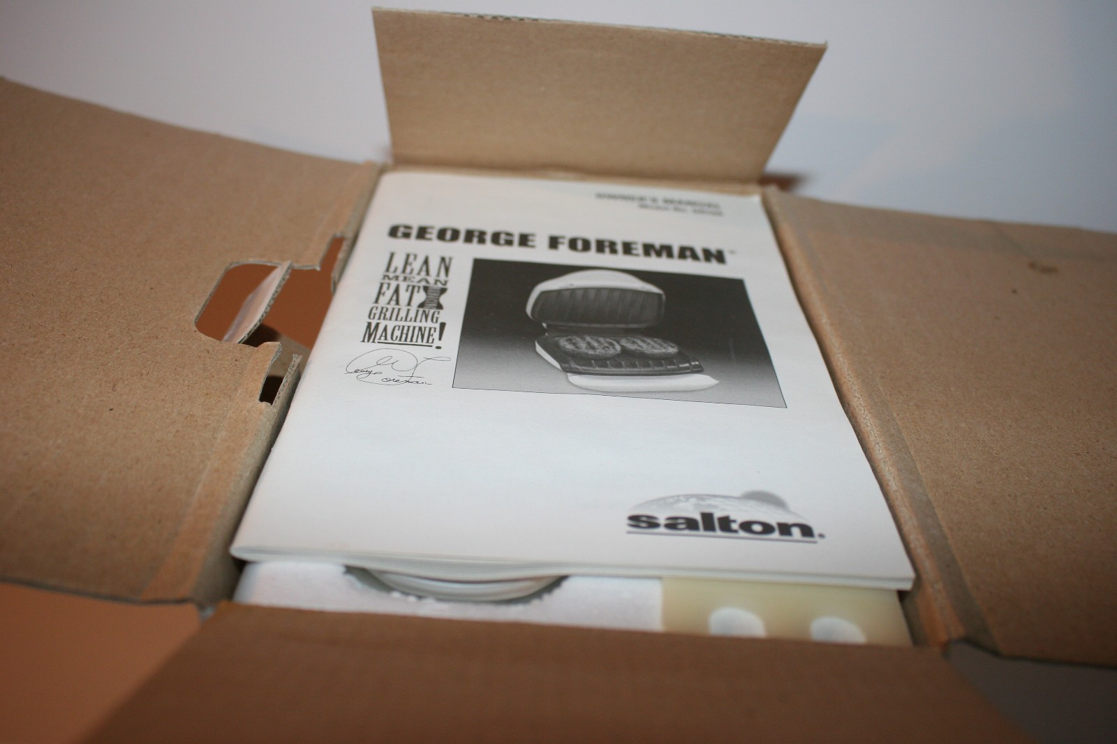 NEW Vintage Salton George Foreman Electric Grill White Lean Mean Meat GR10AWHT