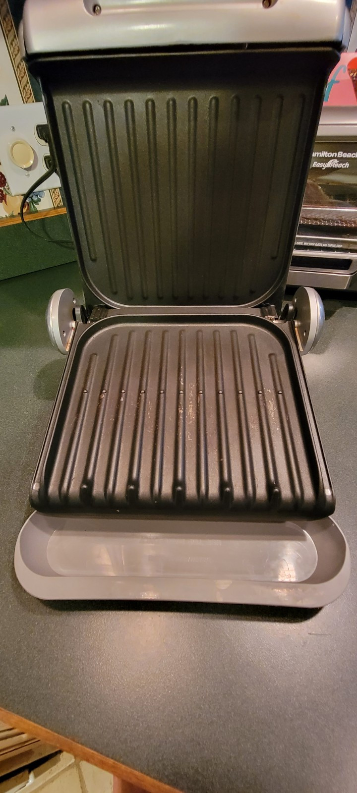 George Foreman GR19BW Indoor Grill w/Bun Warmer Removable Cover •Fat reducing