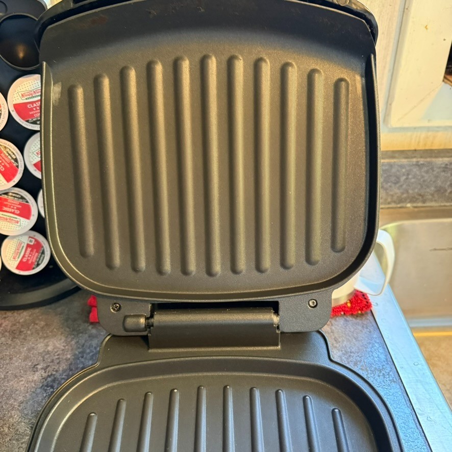 George Foreman Grilling Machine Household Use GR18SBTMR Tested and Works