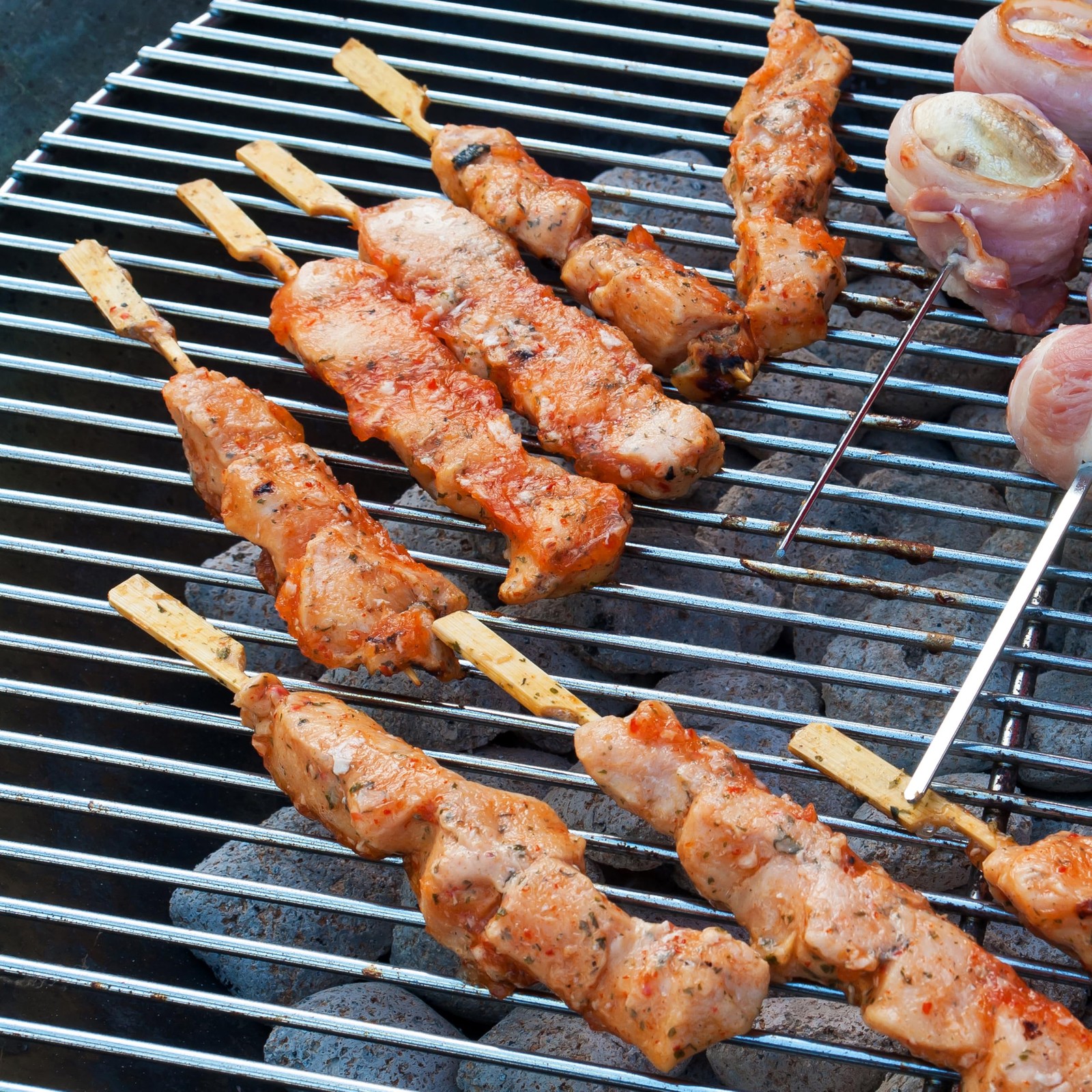 XMZY 8 Inch Bamboo Skewers 200 PCS Kabob 8 Inch, The natural color of bamboo