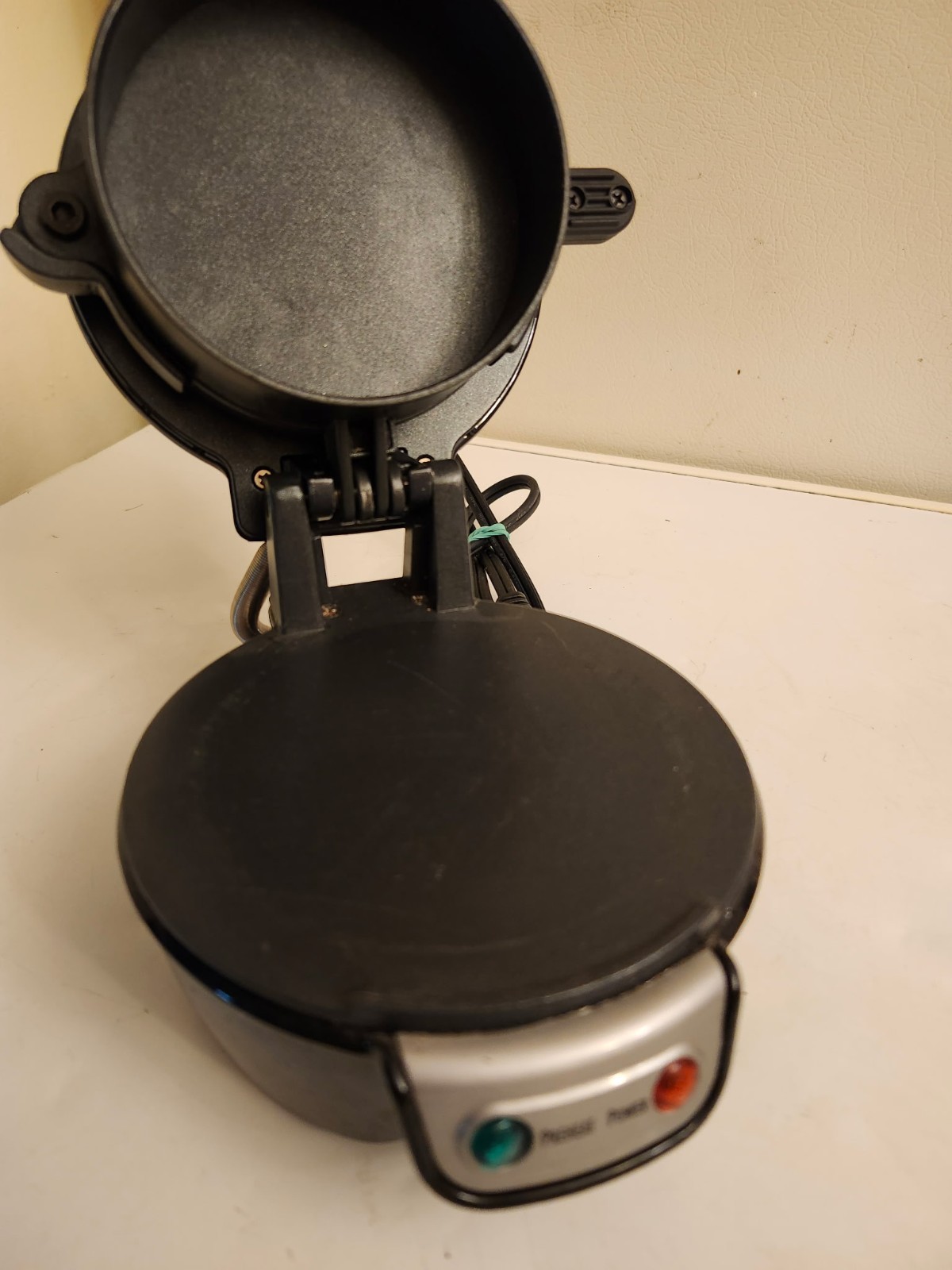 Hamilton Beach Breakfast Sandwich Maker, Black Quick and Easy Cook