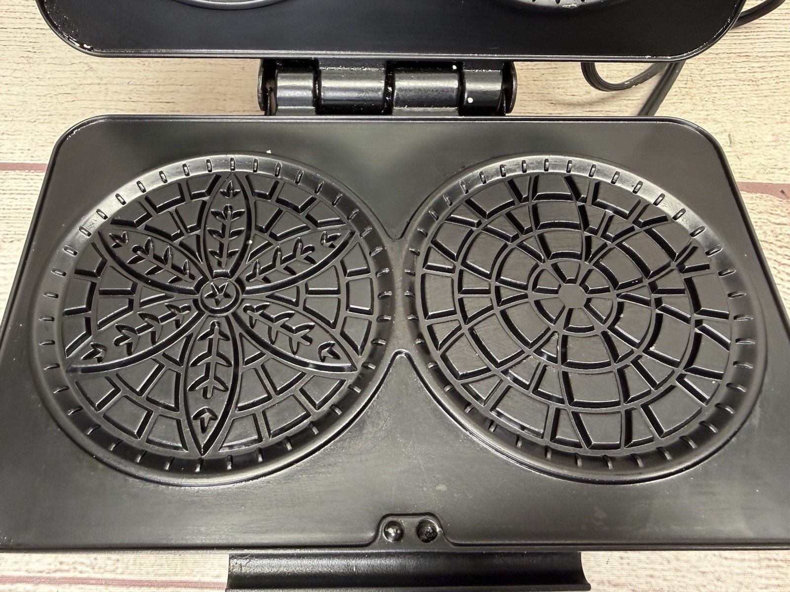 Cuisinart Pizzelle Maker / Press WM PZ2 / WM-PZ2C Stainless & Non-Stick Tested