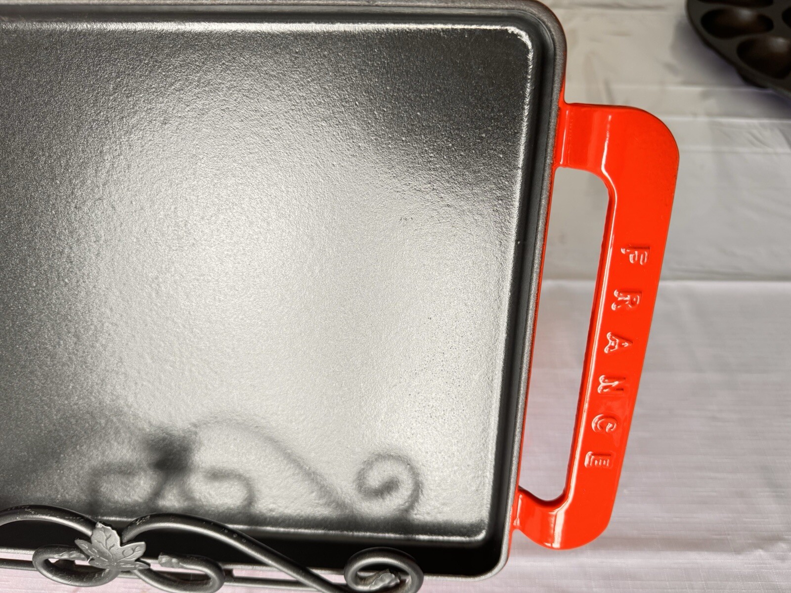 Cast iron griddle rectangularChasseur 16.5″ x 9.75″ in Beautiful Red Heavy Duty