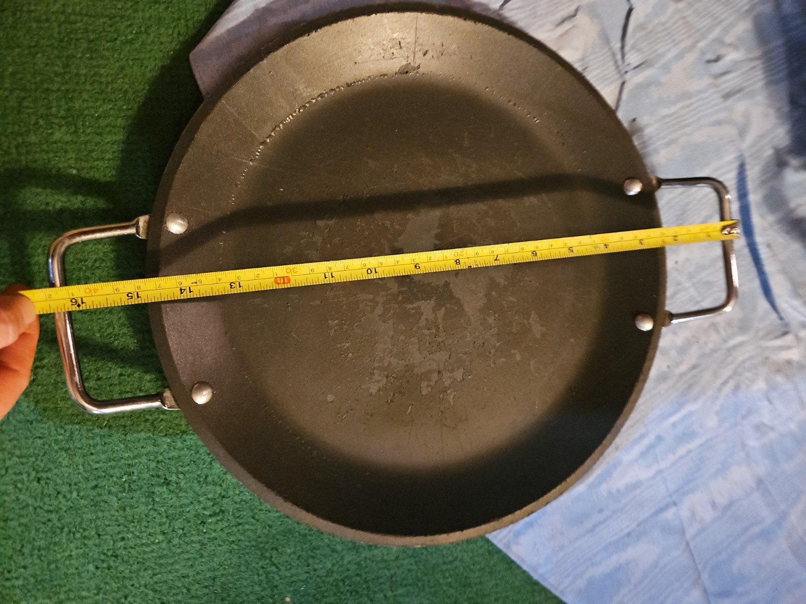 Calphalon 1213 13″ Commercial Anodized Aluminum Non-Stick Skillet Griddle Pizza