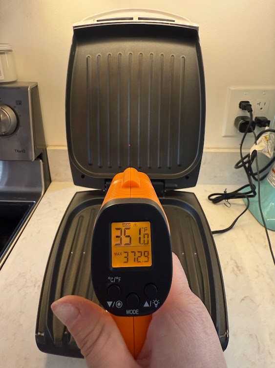 George Foreman Lean Mean Fat Reducing Grilling Machine. Large surface GR26CB