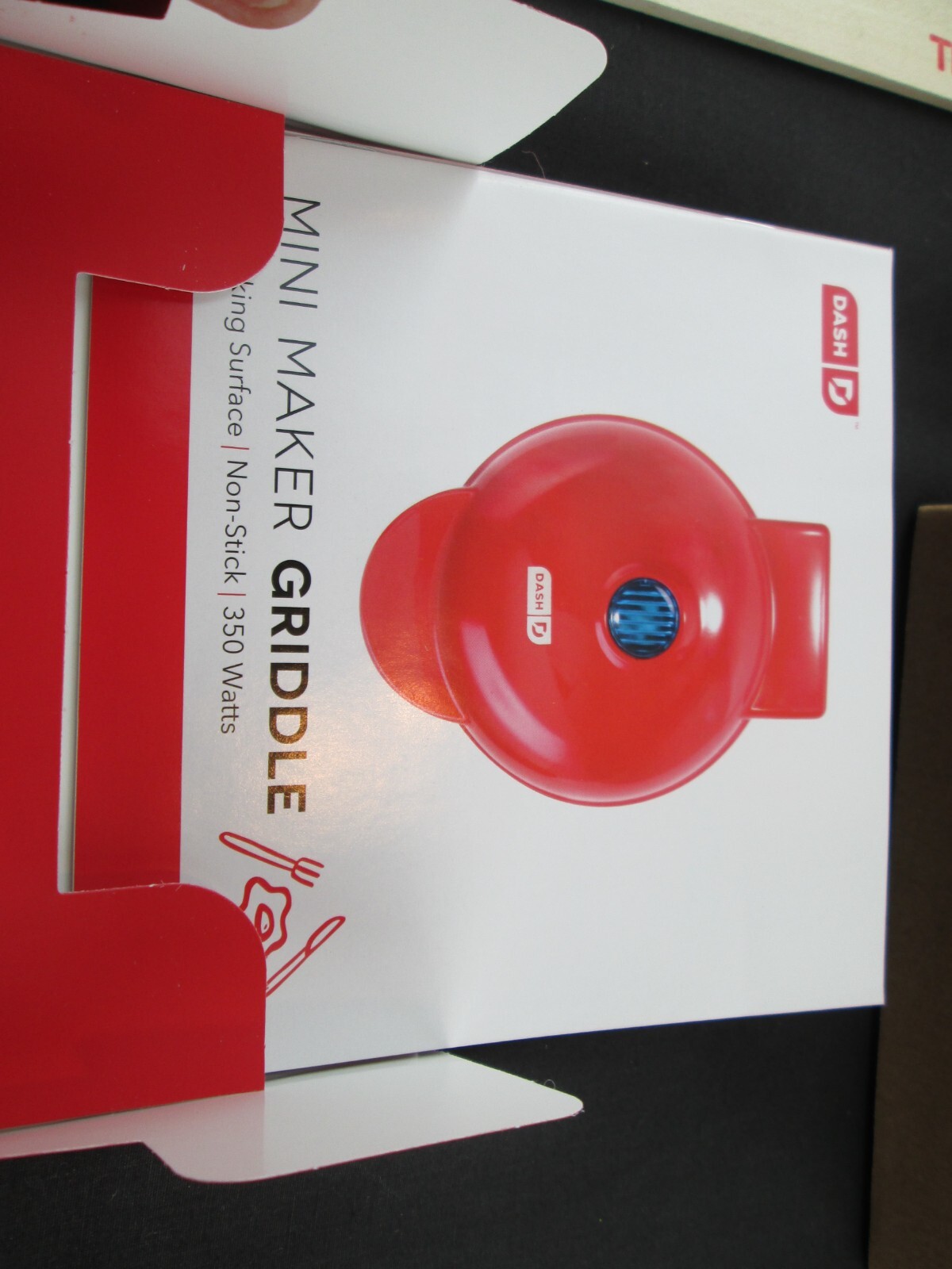 Dash DMS001RD Mini Maker Electric Round Griddle/ Individual Pancakes RED (NEW)