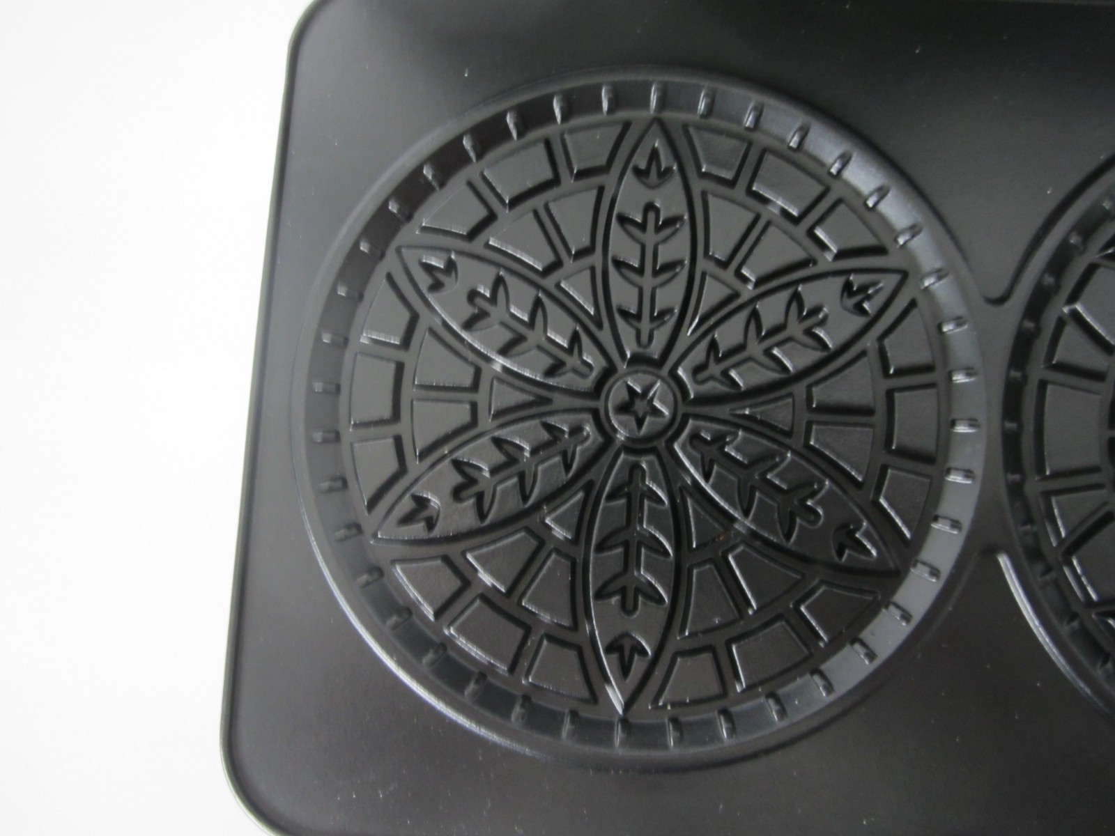 Cuisinart 2 Perfect Pizzelle Press Maker Cannoli Cookies Desert Baker WM-PZ2 NEW
