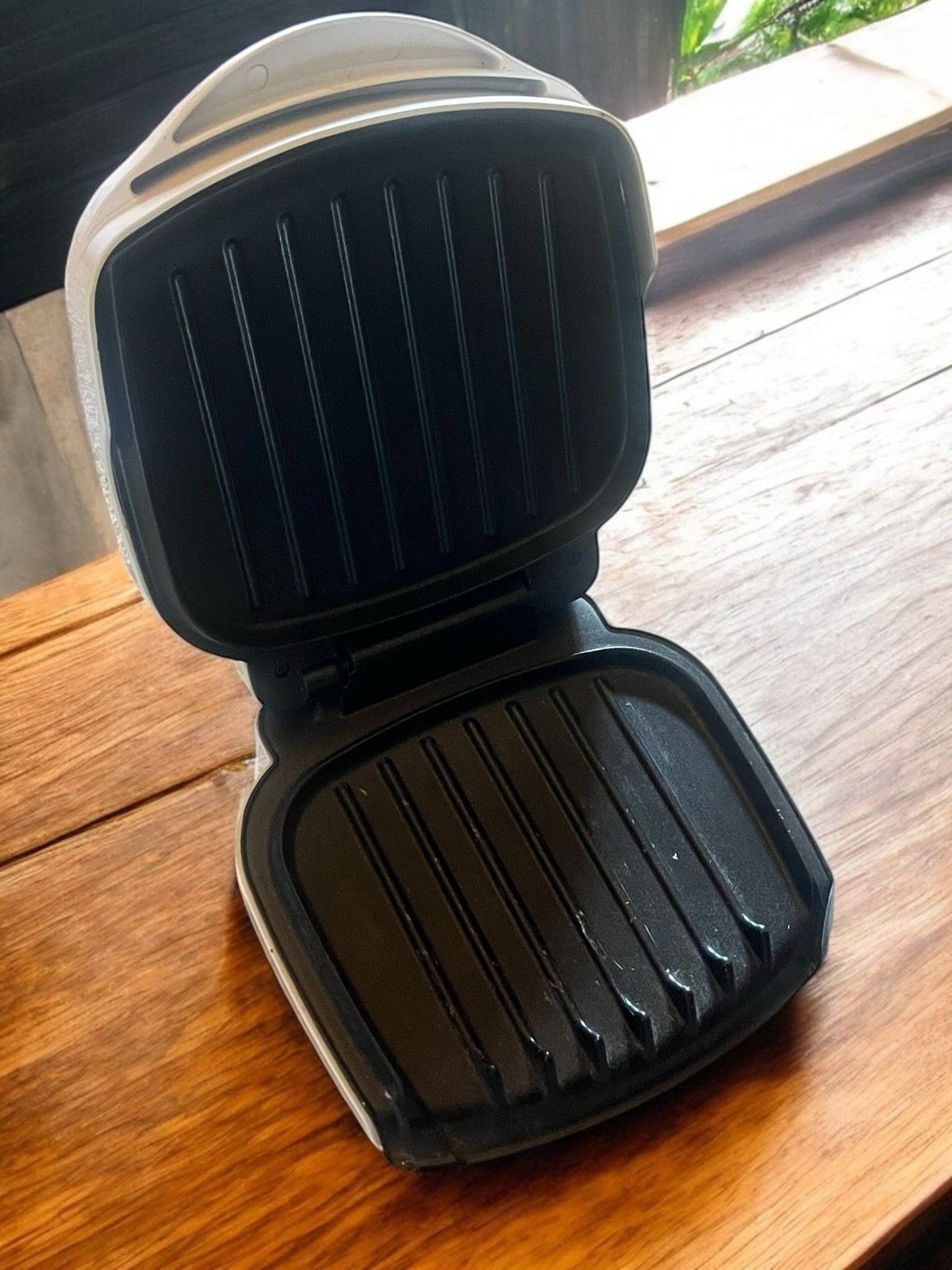 George Foreman GR-10A Lean Mean Fat-Reducing Grilling Machine (760W)