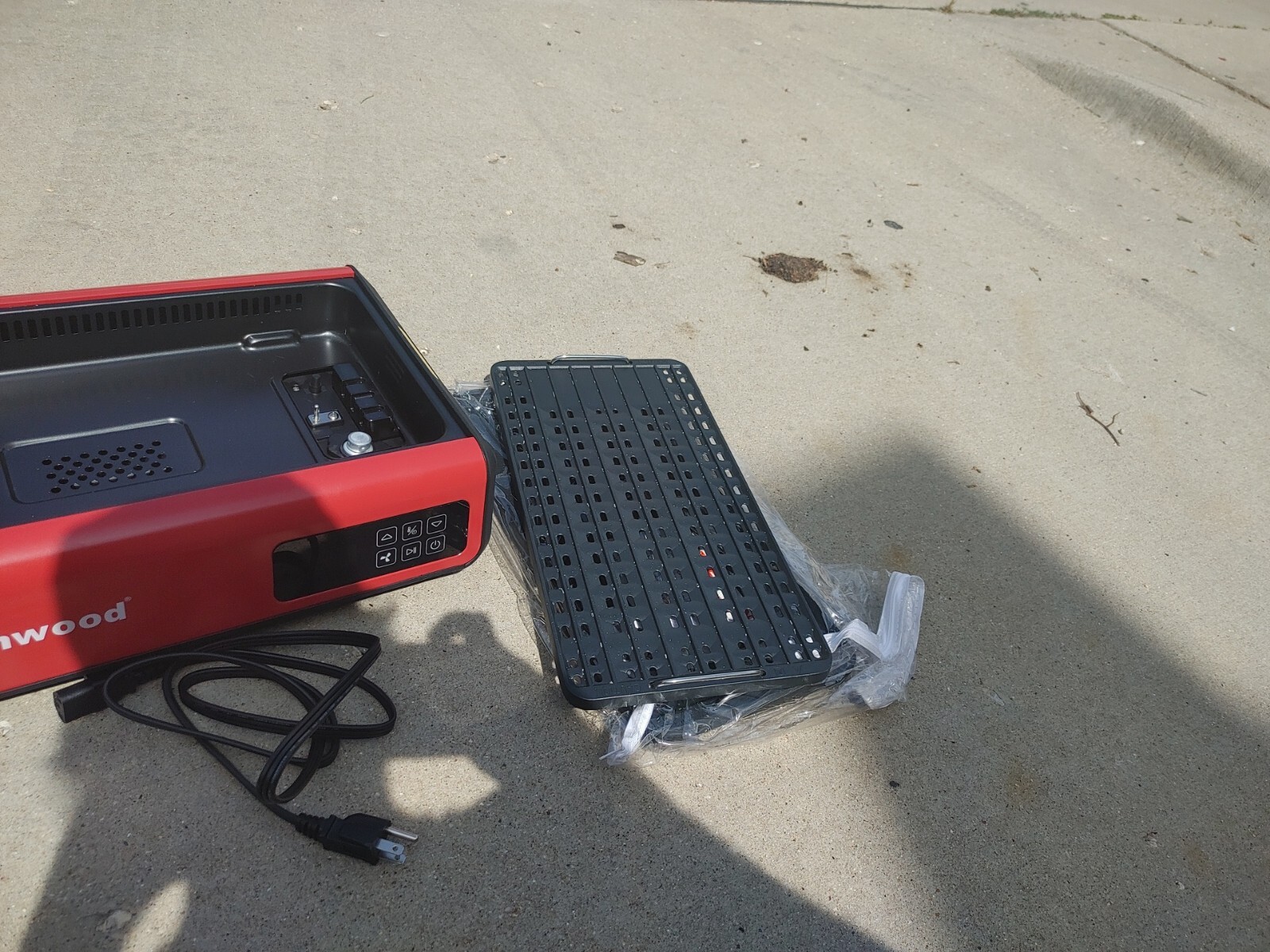 Techwood TWRG-800 Smokeless Electric Grill w/ Tempered Glass Lid Red New Read