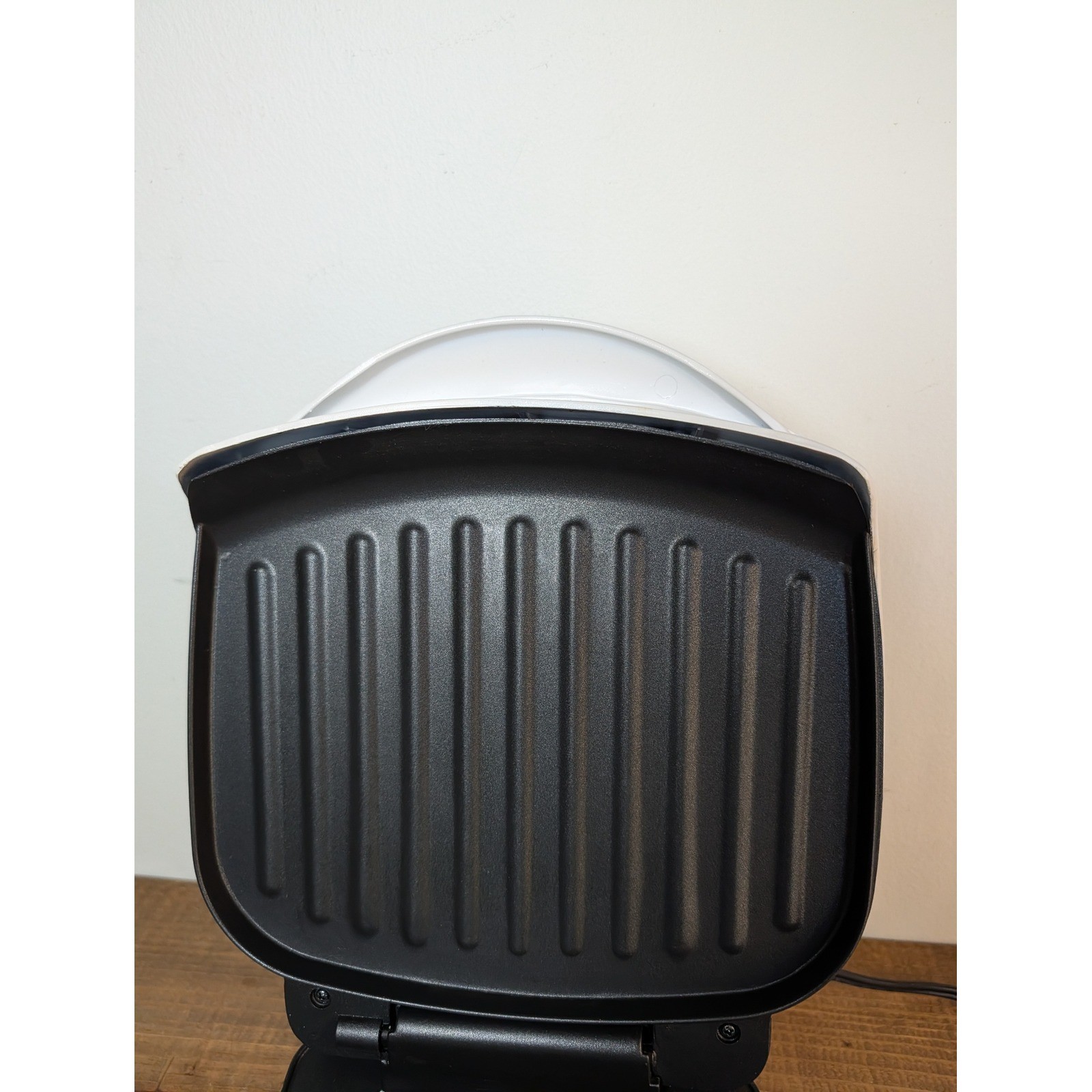 George Foreman Lean Mean Fat Reducing Grilling Machine White Indoor Grill GR18