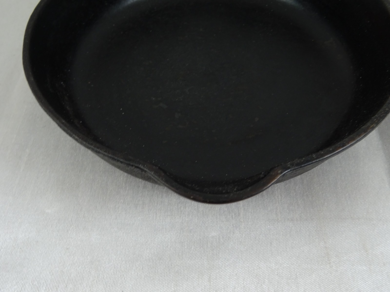 Vintage Griswold USA 3 Cast Iron Skillet Frying Pan 7″