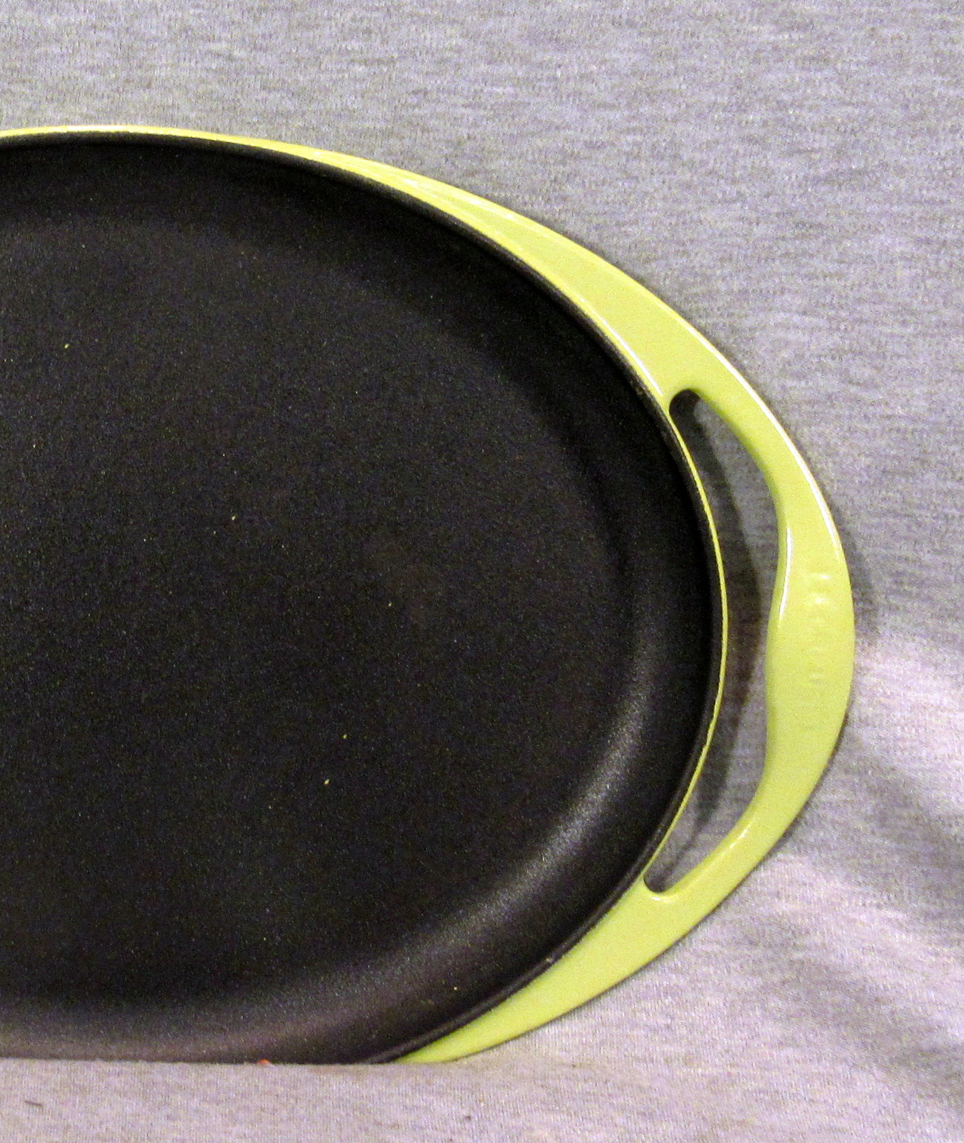 LOT 2 LE CREUSET 12″ X 10″ PAN #26 AND 14.5″ X 10″ OVAL SKILLET #31 CAST (87510)