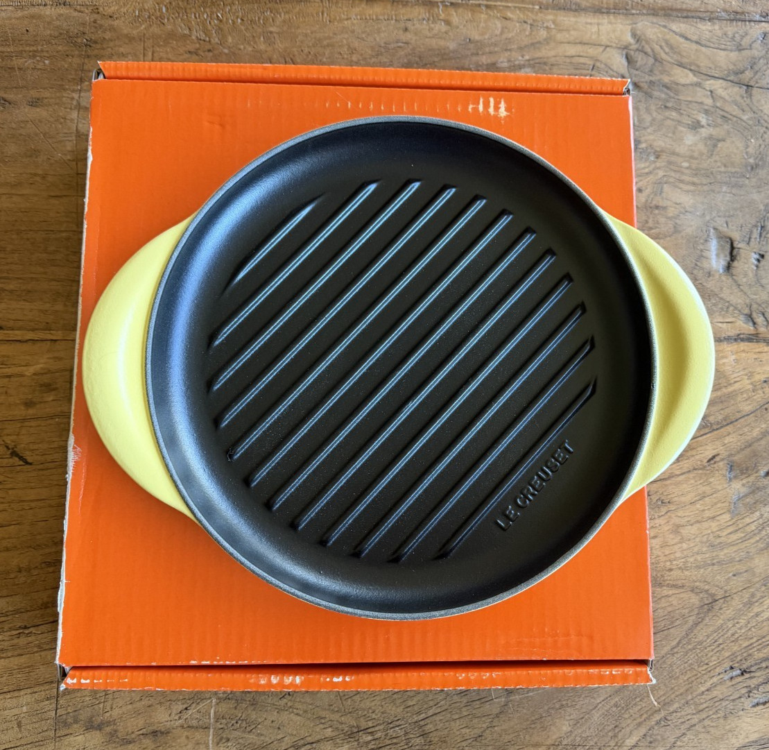 Le Creuset Enameled Cast Iron Round Grill Plate 25 cm 10.25 in Mimosa Yellow NEW