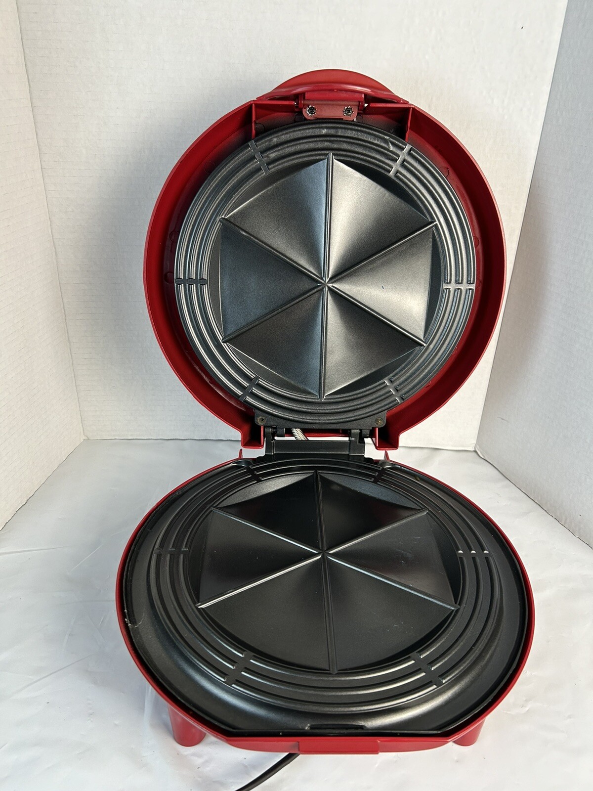 Salton Santa Fe 12″ Large Quesadilla Maker Model QM2SFR Tortilla Warmer Red