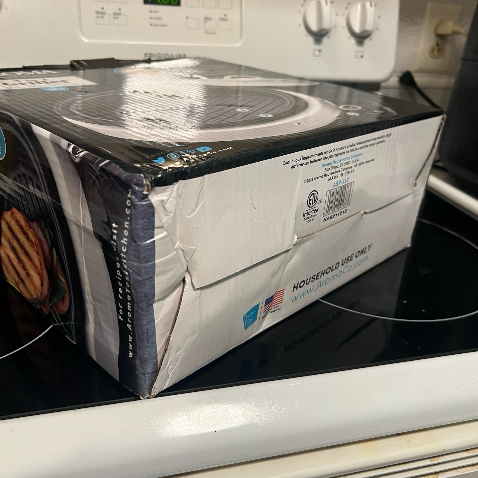 Aroma 3-Qt. 3-In-1 Grillet, White, New Open Box