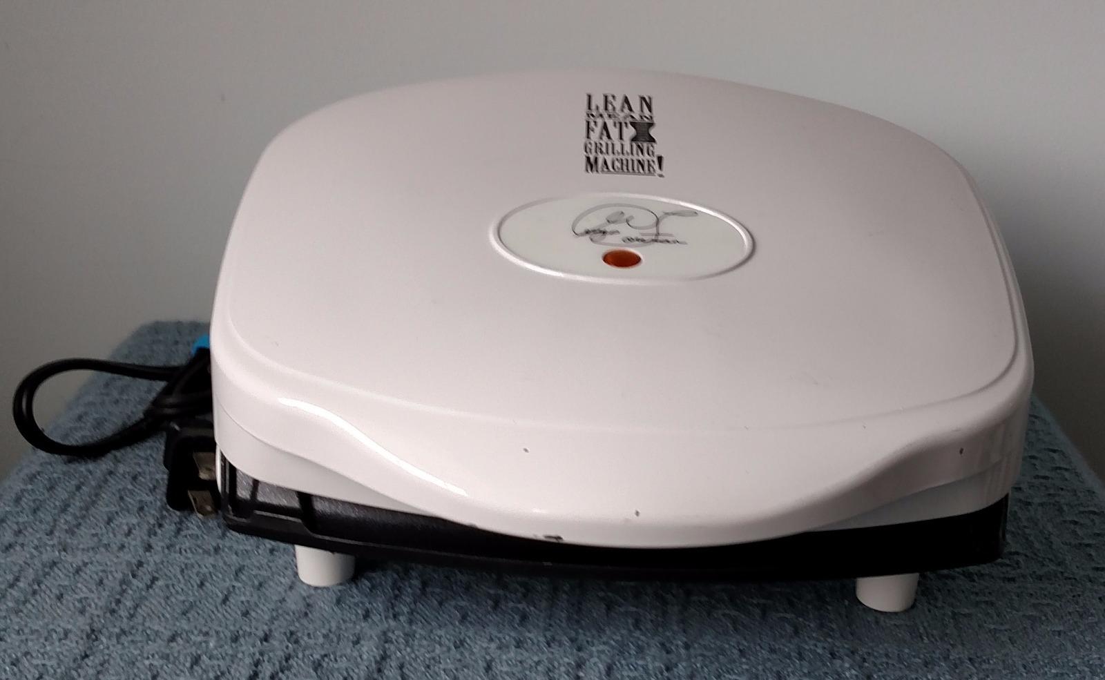 GEORGE FOREMAN Grilling Machine(s) ~ GR-10A ~ White ~ 120V, 760W ~ Drip Tray