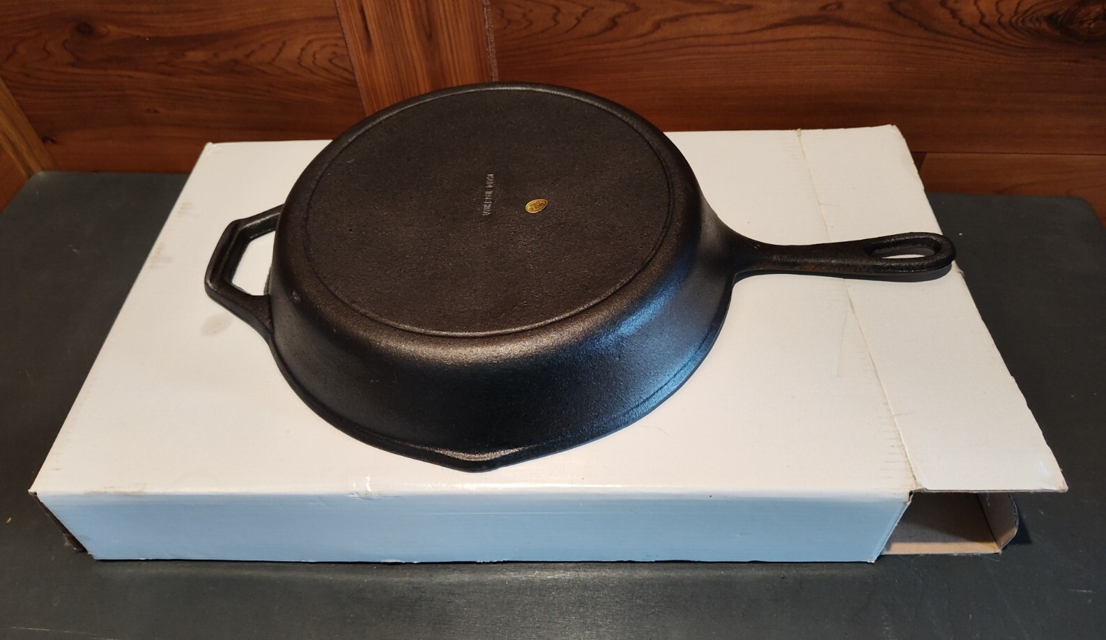 NIB 10.5″ PARINI™ PRE-SEASONED CAST IRON SKILLET