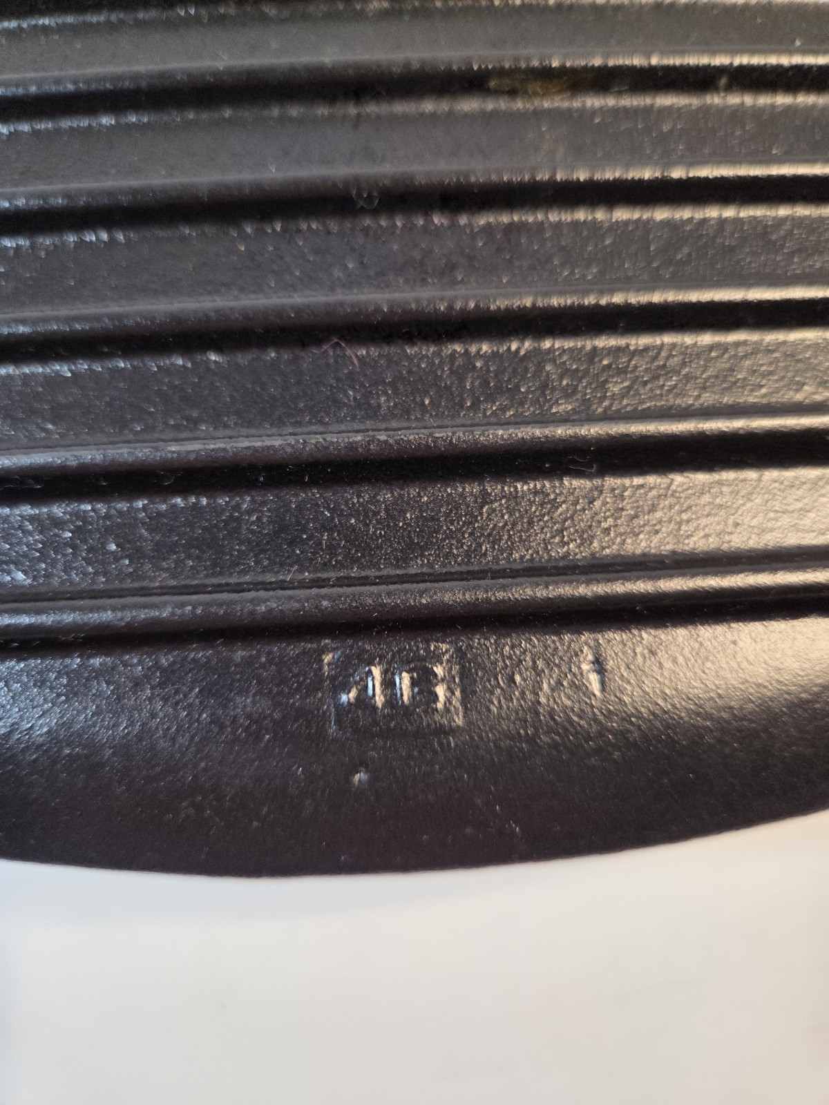 Le Creuset Enameled Cast Iron Panini Press, 9″ Black Very Clean