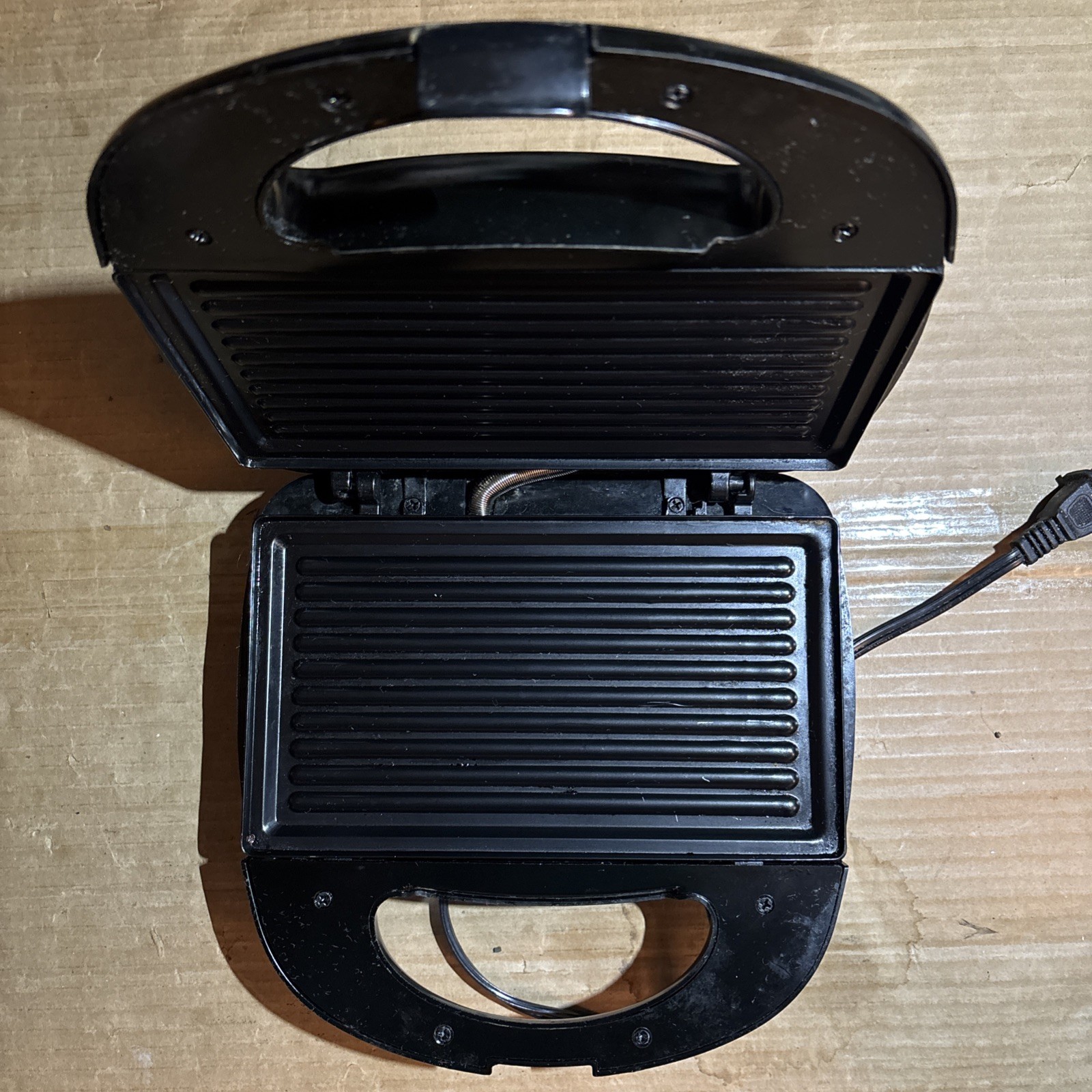 Brentwood Appliances TS-246 Non-Stick Panini Press and Sandwich Maker works