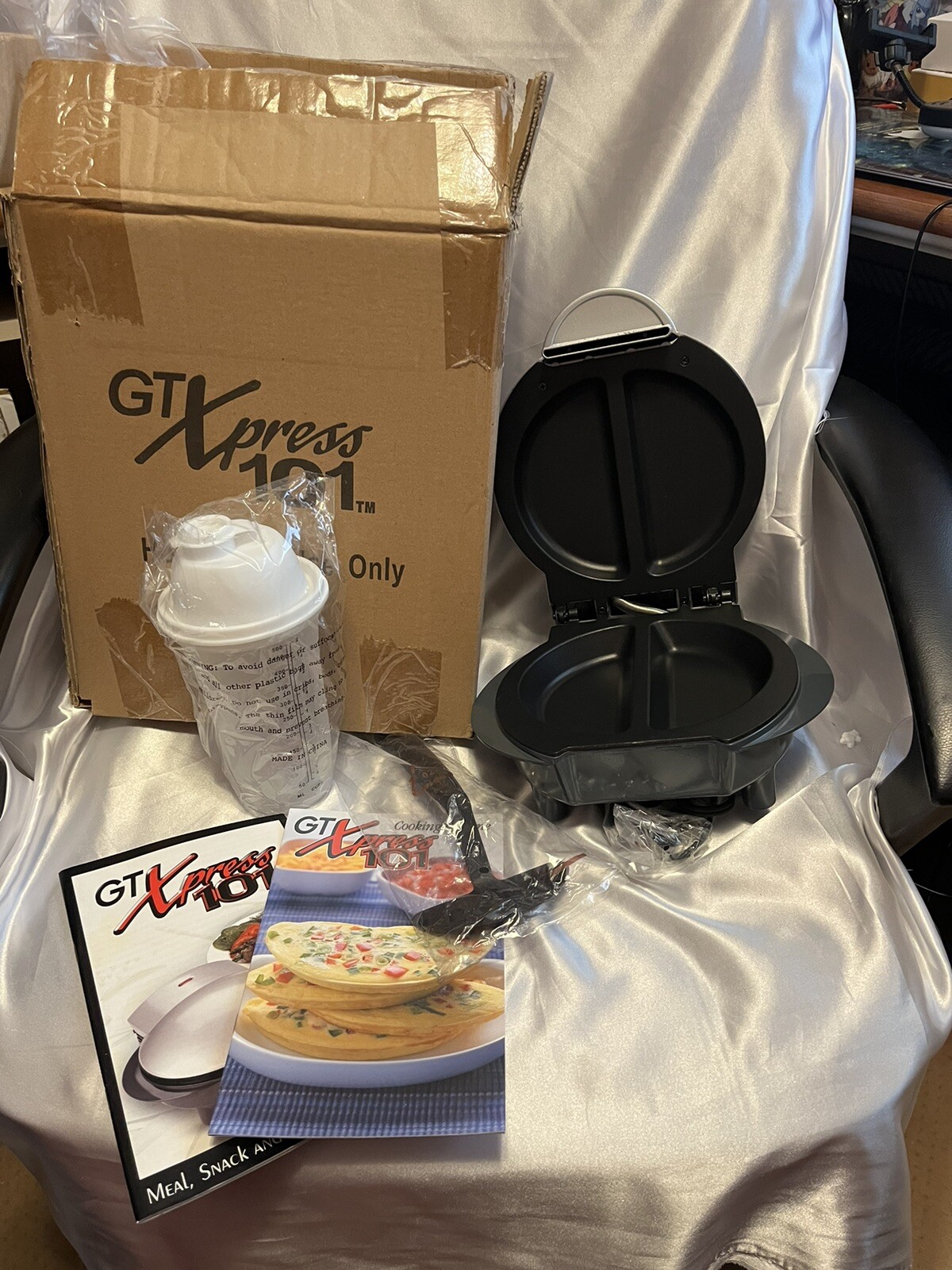GT Express Xpress 101 Non-Stick Indoor Grill Dessert Maker W/ Spatula 08-03309