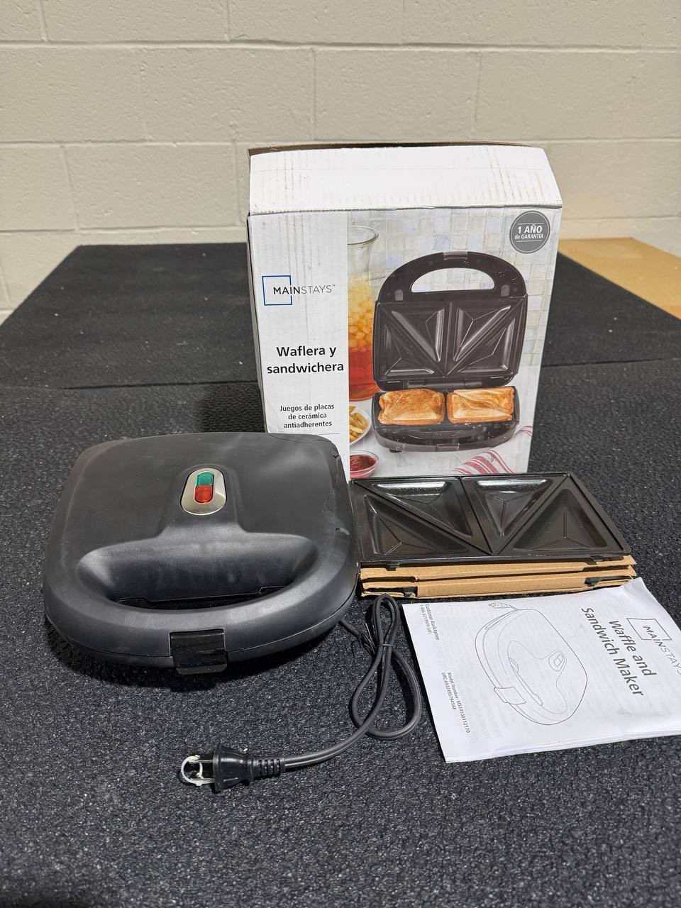 Mainstays Black 2 in 1 Waffle and Sandwich Maker, Nonstick, DAMAGED