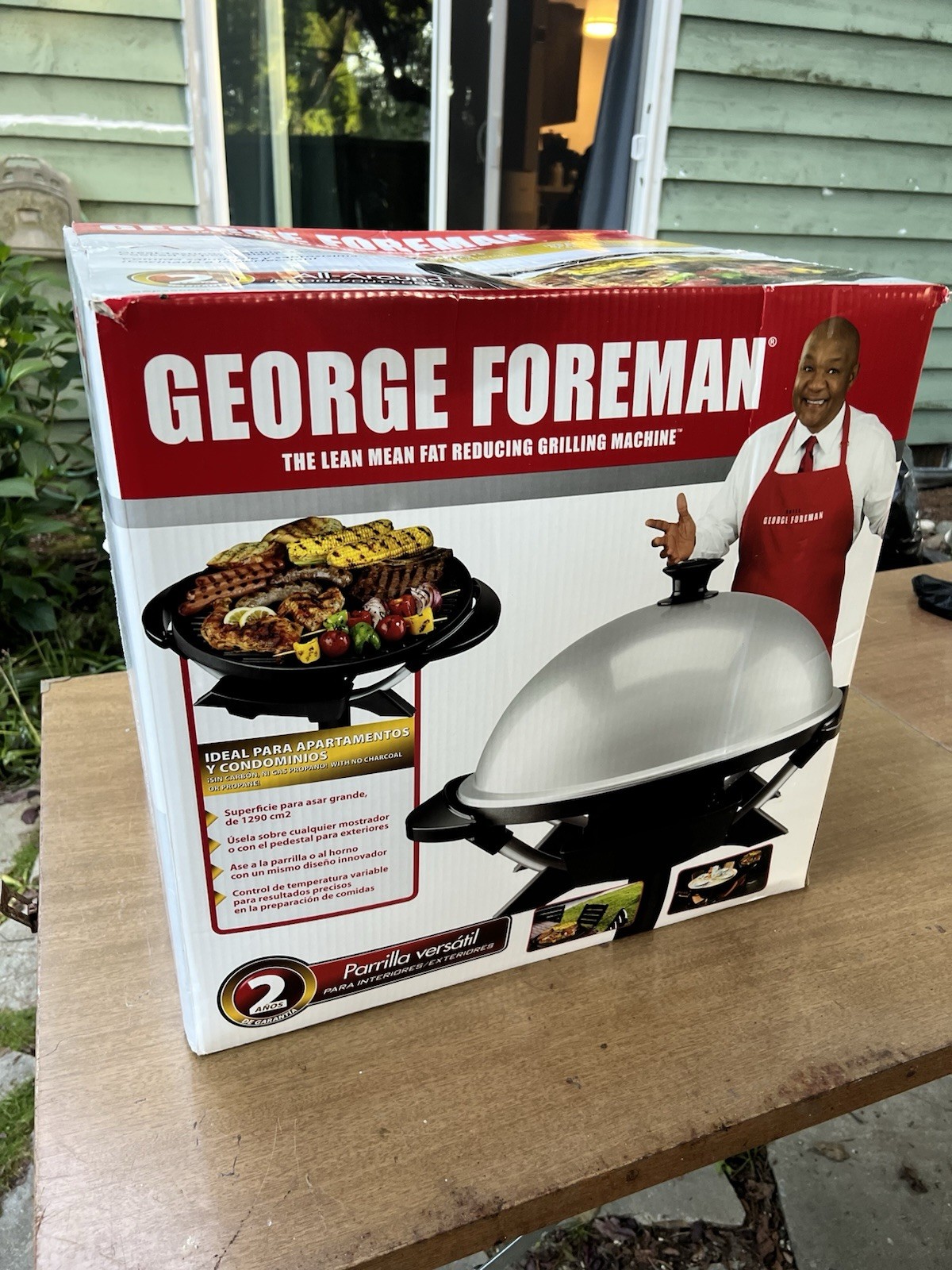 NEW George Foreman Silver 12+ Servings Indoor/Outdoor Electric Grill GGR200RDDS